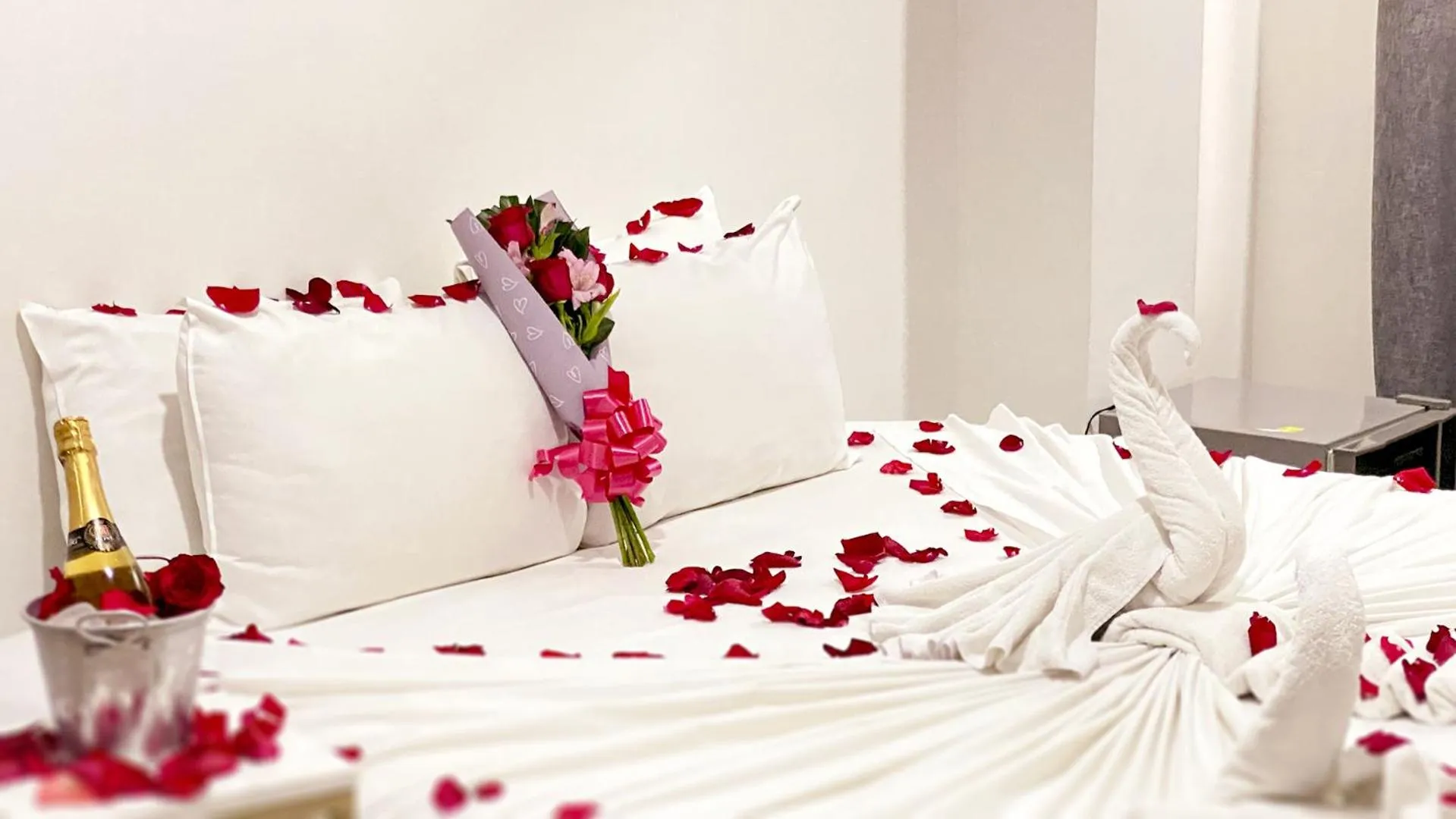 Bedroom, Bed in Hotel El Marqués De Manga