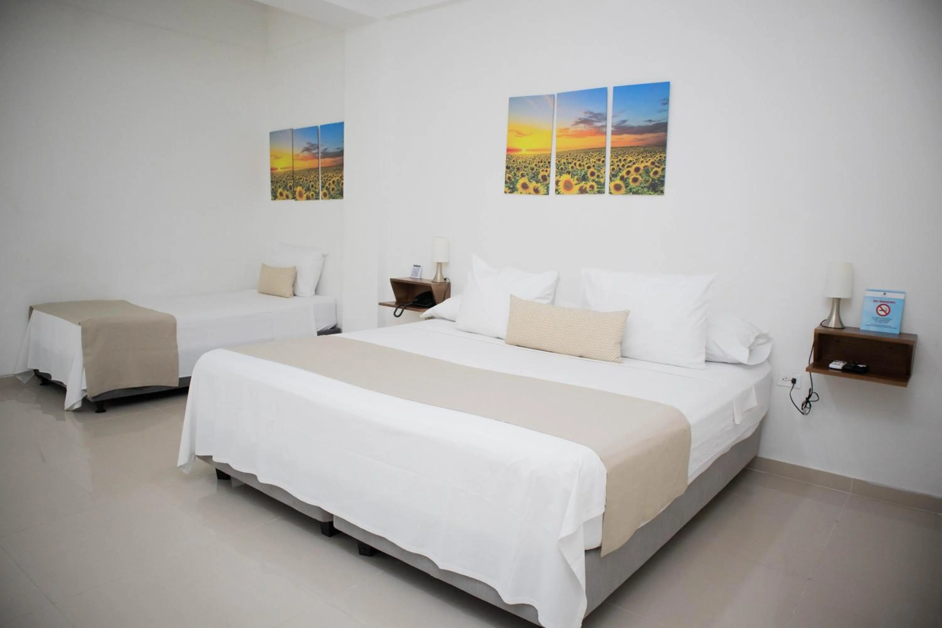 Photo of the whole room, Bed in Hotel El Marqués De Manga