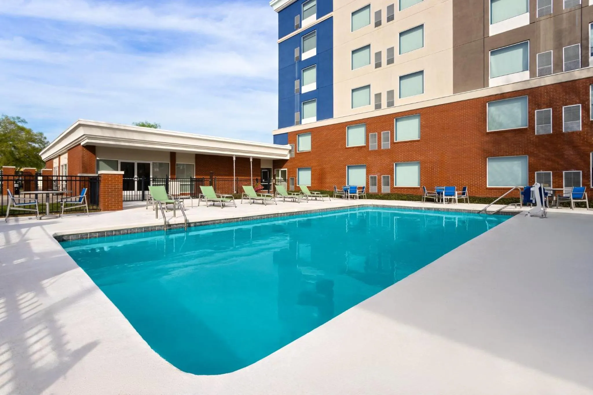 Swimming pool in Holiday Inn Express Augusta Downtown by IHG
