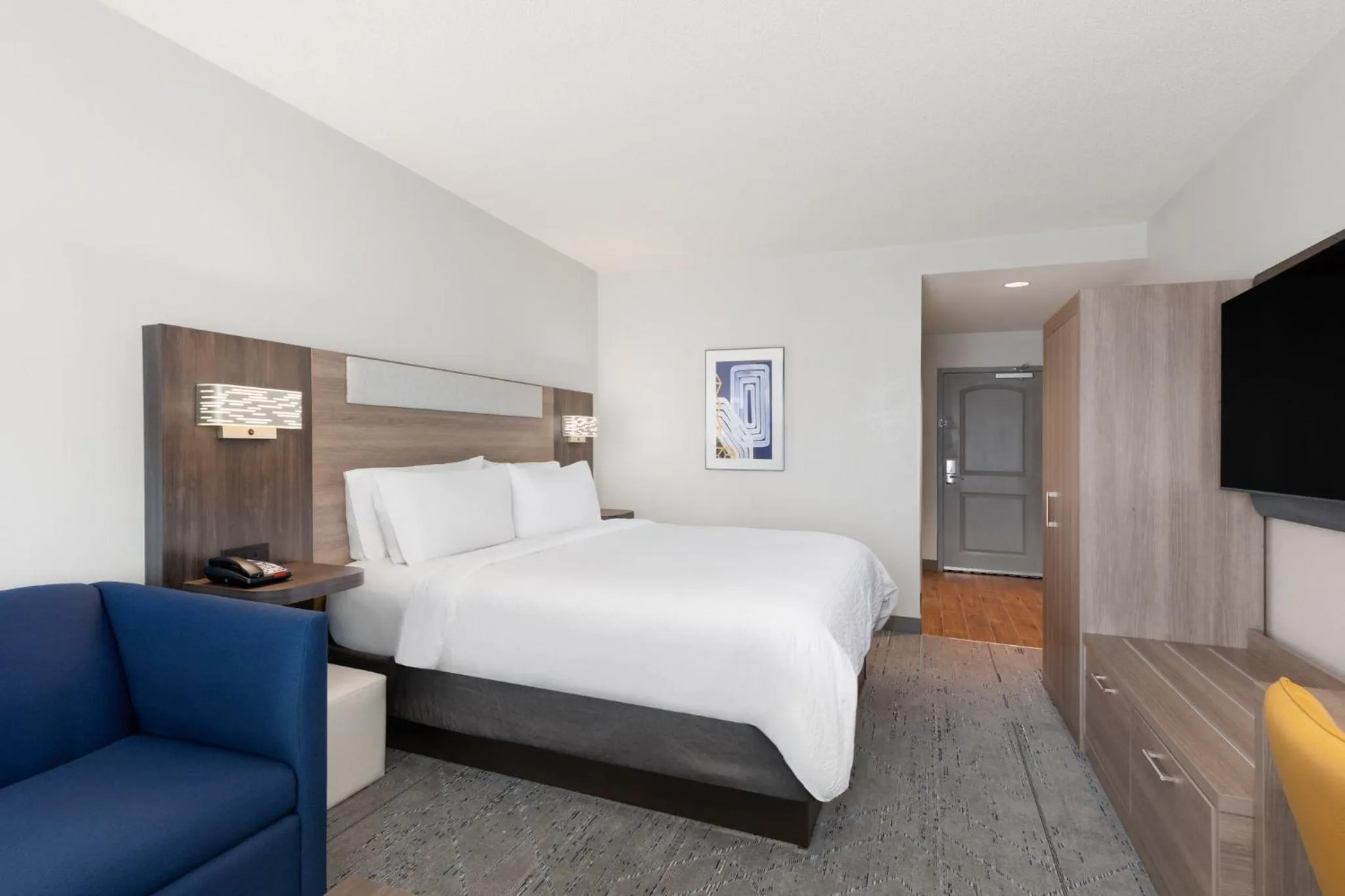 Photo of the whole room, Bed in Holiday Inn Express Hotel & Suites Huntsville West - Research Park by IHG