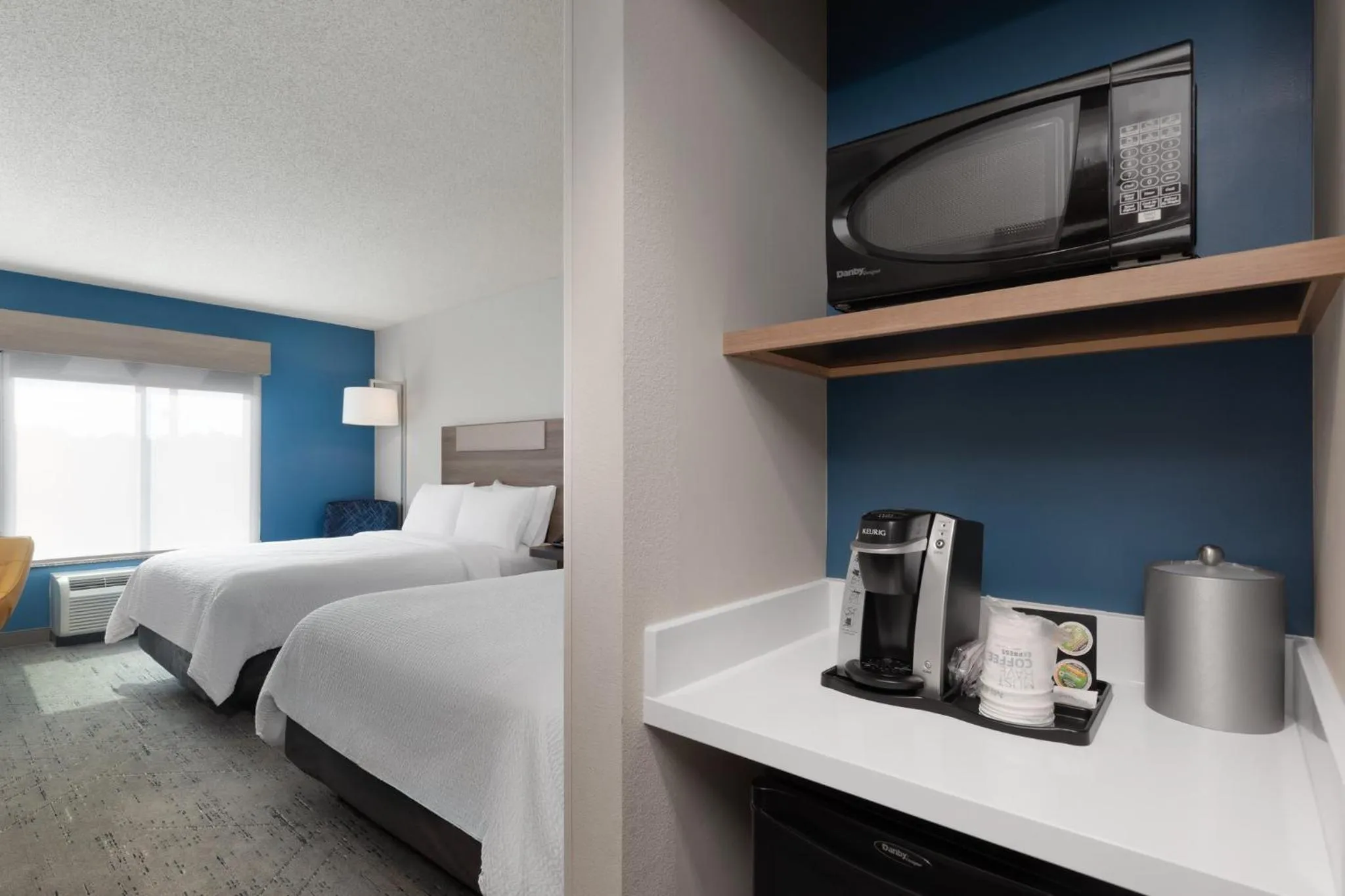 Photo of the whole room, Bed in Holiday Inn Express Hotel & Suites Huntsville West - Research Park by IHG