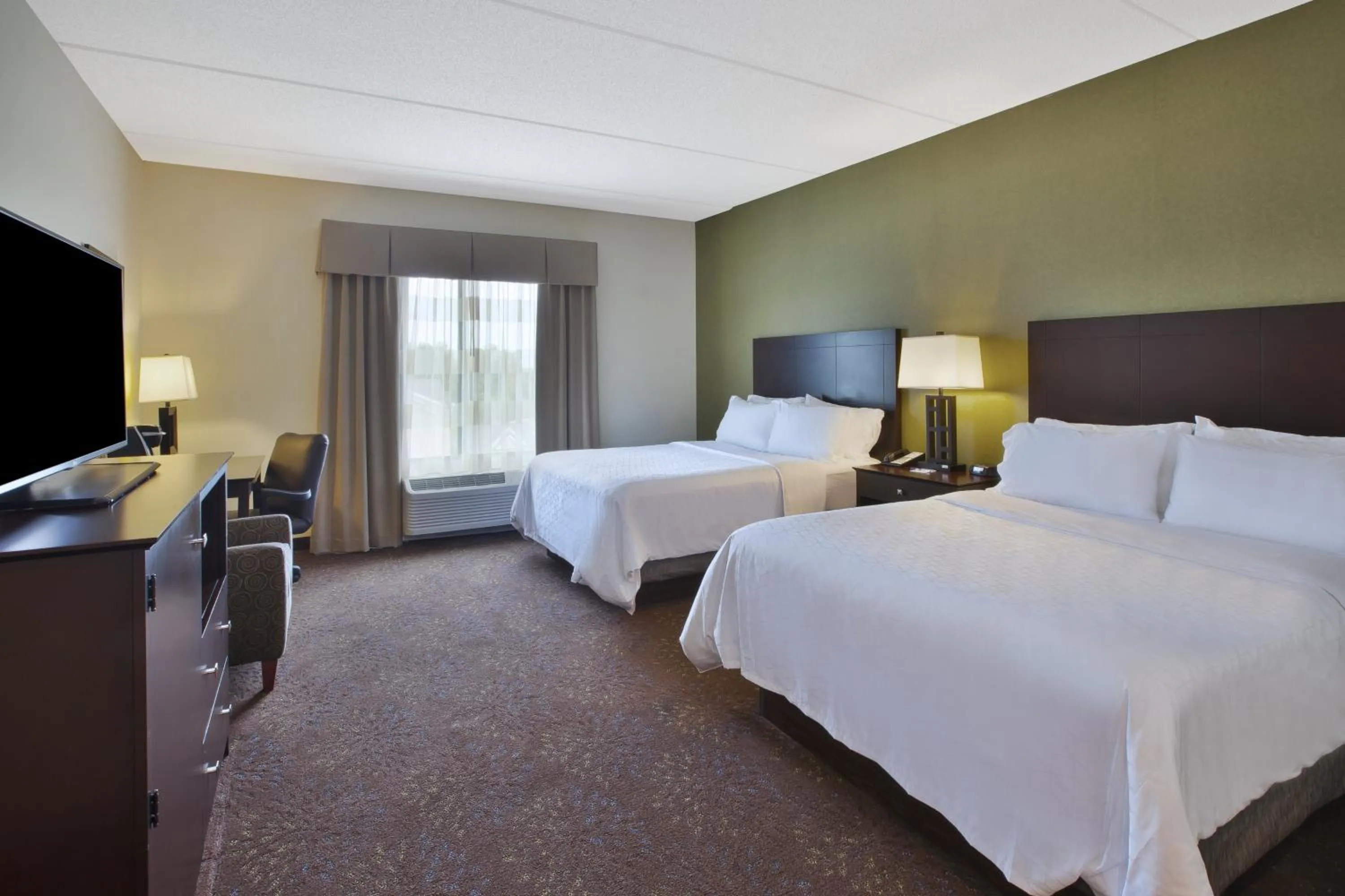 Photo of the whole room, Bed in Holiday Inn Express & Suites Geneva Finger Lakes by IHG