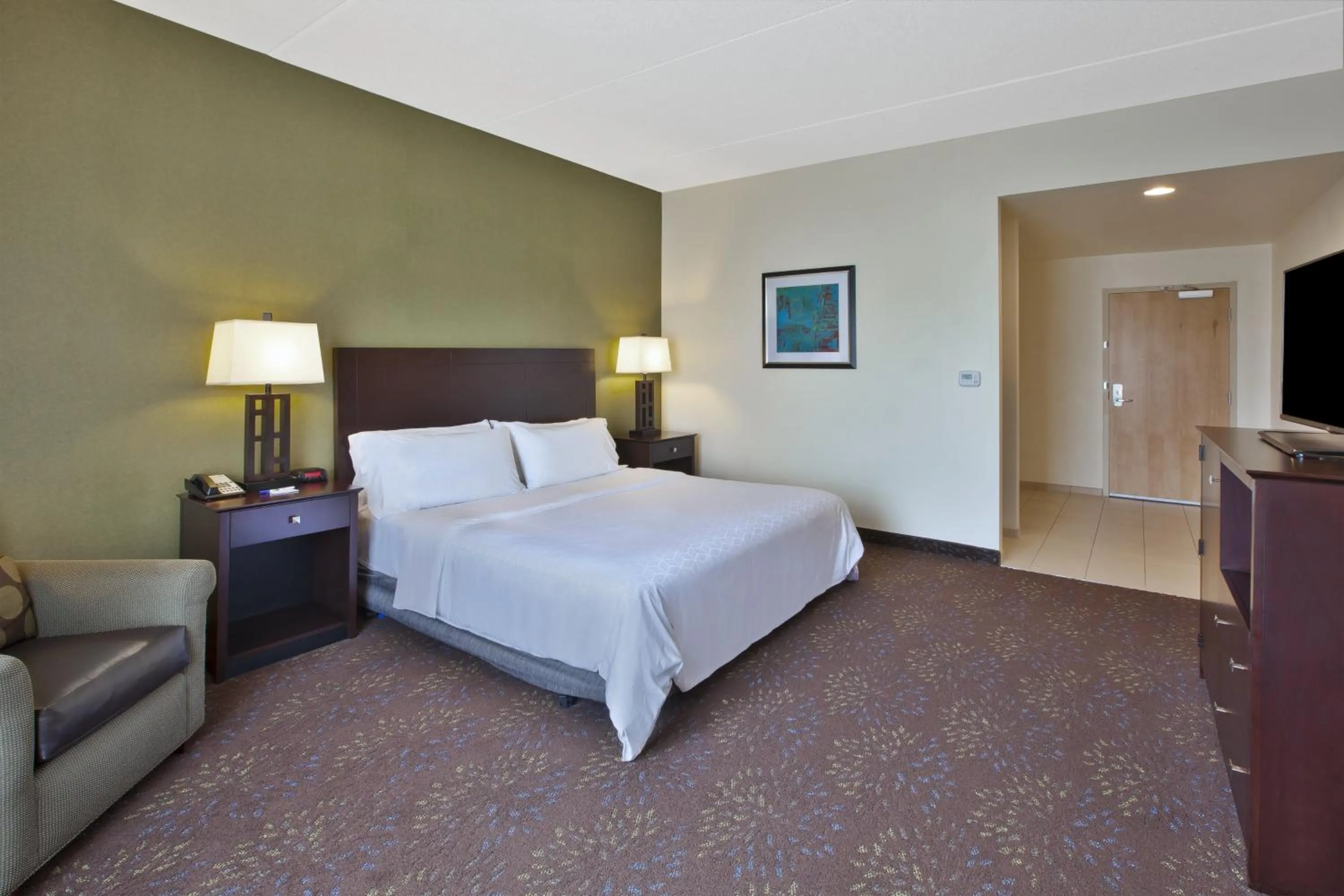 Photo of the whole room, Bed in Holiday Inn Express & Suites Geneva Finger Lakes by IHG