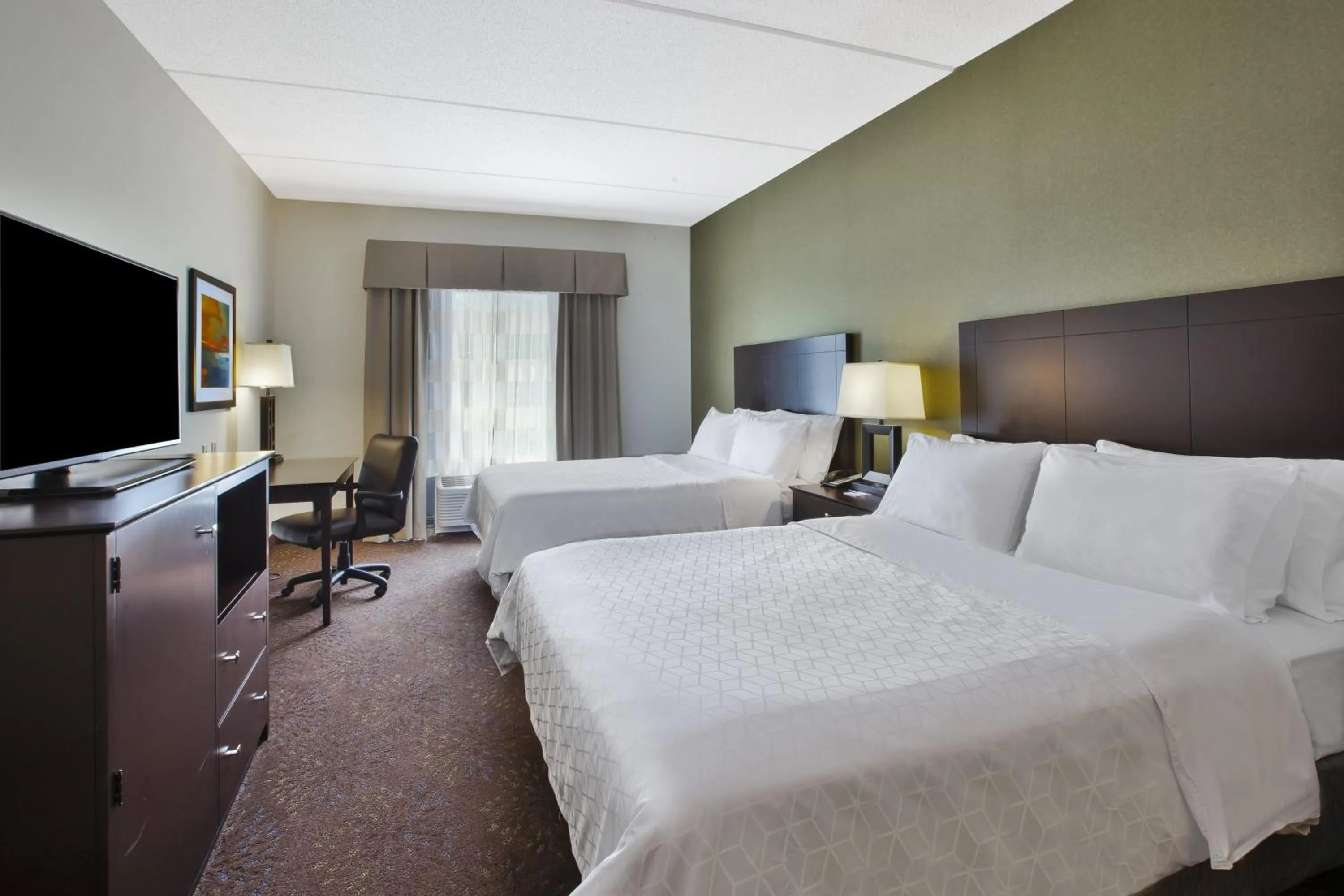 Bedroom, Bed in Holiday Inn Express & Suites Geneva Finger Lakes by IHG