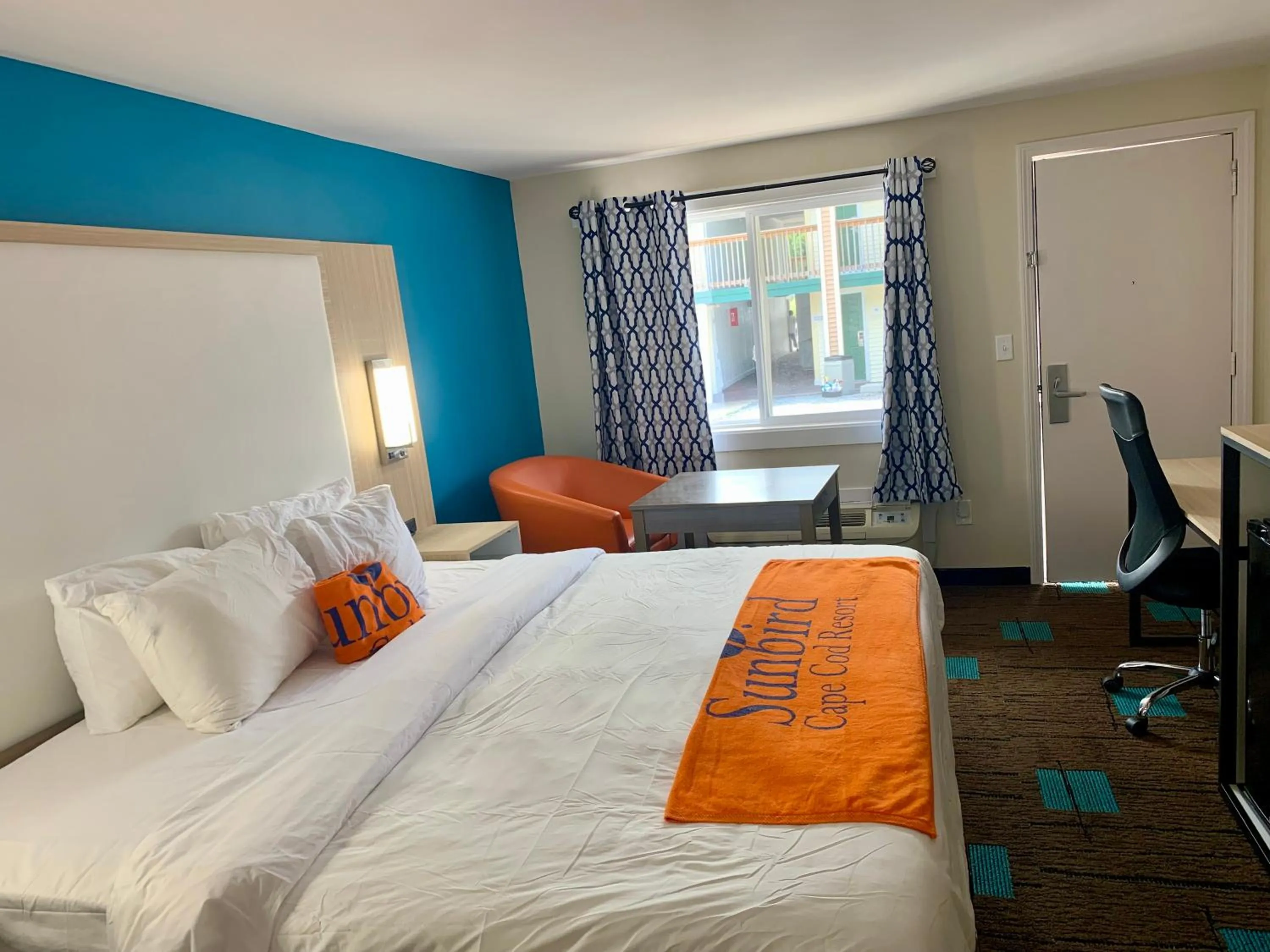 Photo of the whole room, Bed in Sunbird Cape Cod Annex