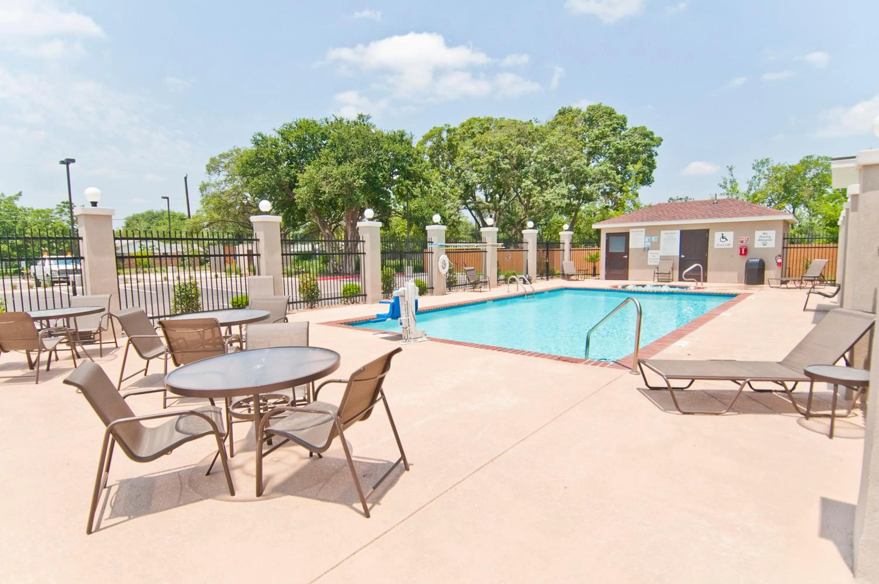 Swimming pool in Holiday Inn Express & Suites San Antonio Frost Bank Center by IHG