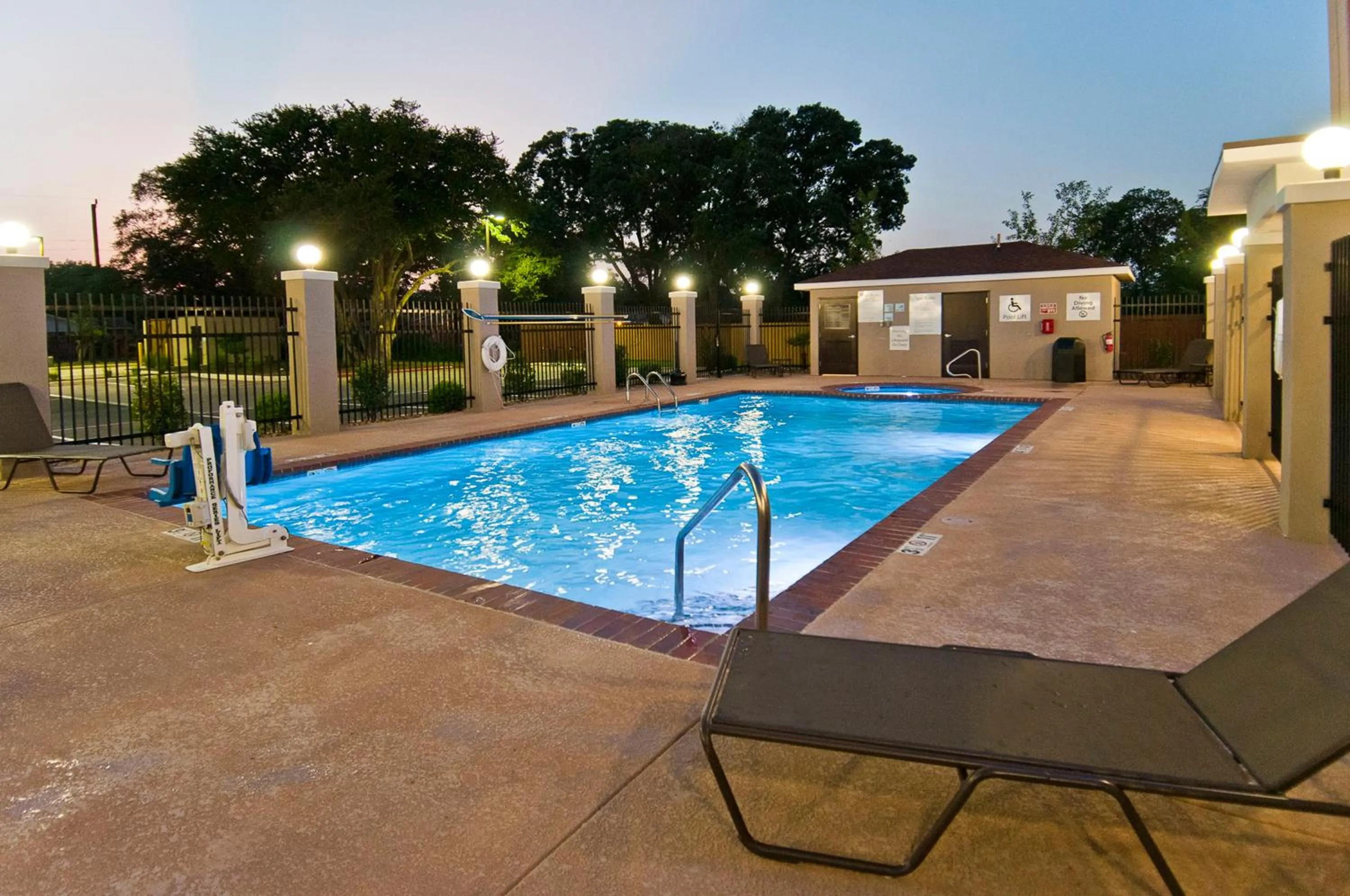 Swimming pool in Holiday Inn Express & Suites San Antonio Frost Bank Center by IHG