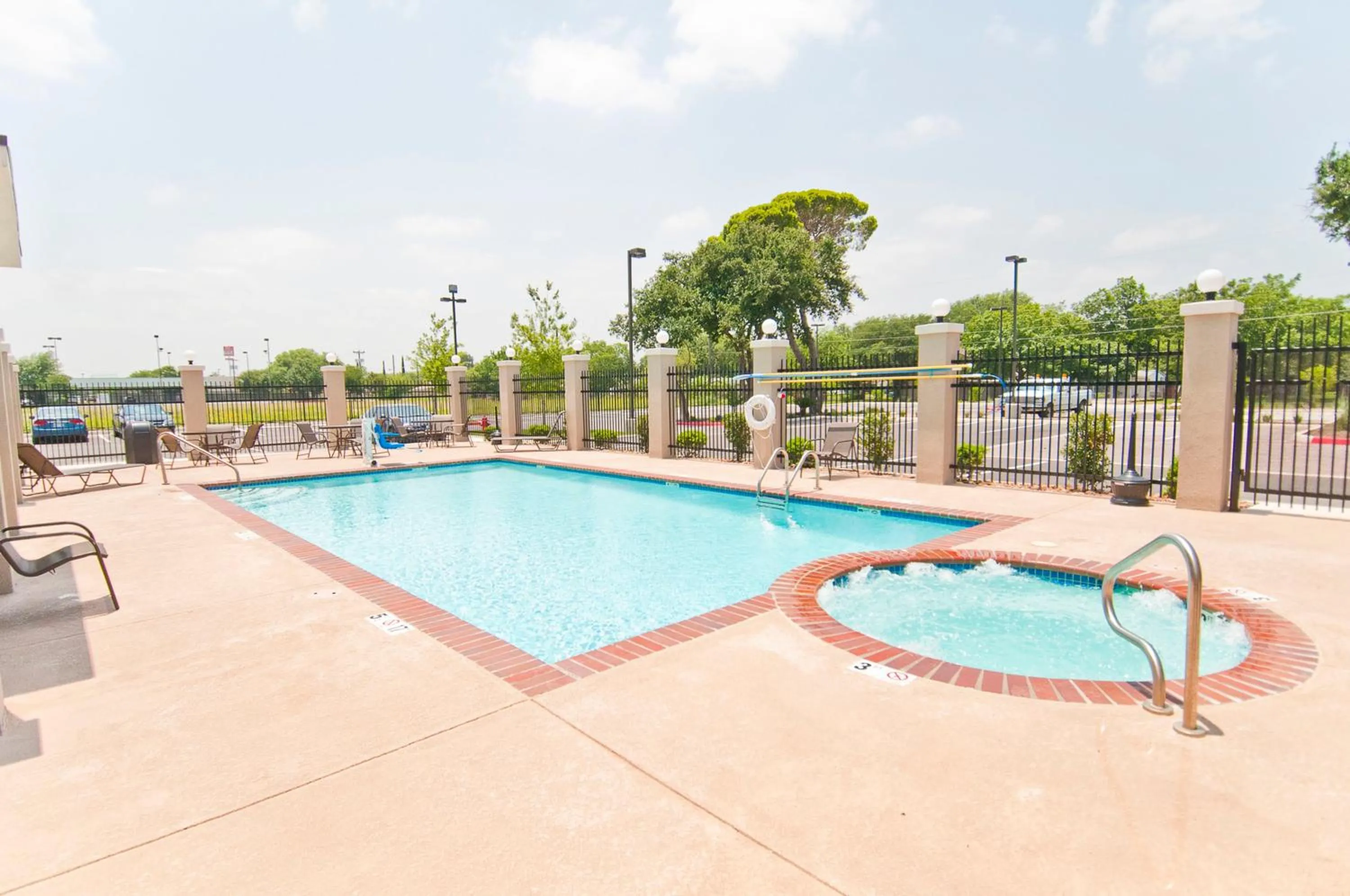 Swimming pool in Holiday Inn Express & Suites San Antonio Frost Bank Center by IHG