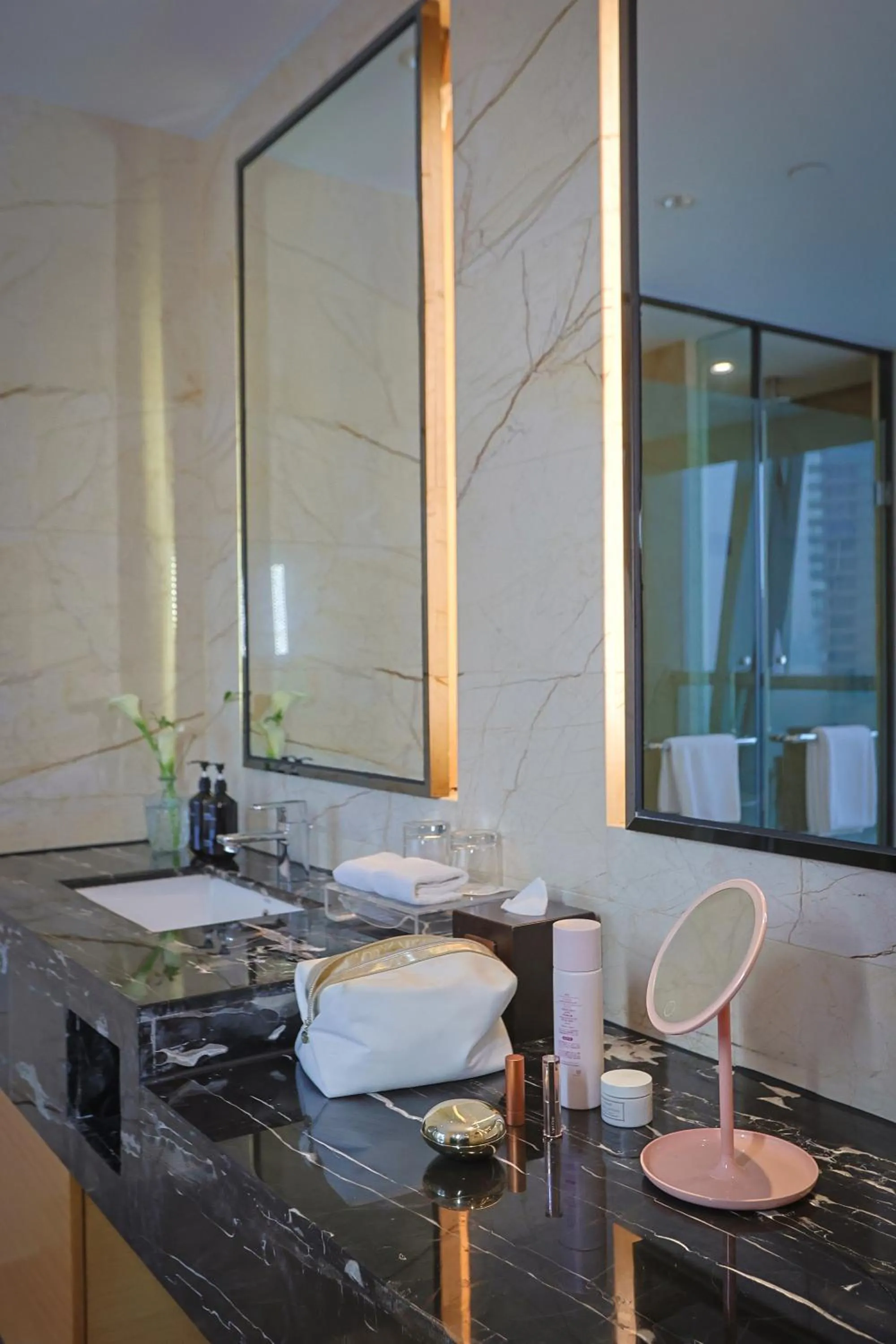 Toilet in Expo Center Hotel - Free Shuttle Bus & Late Check-out