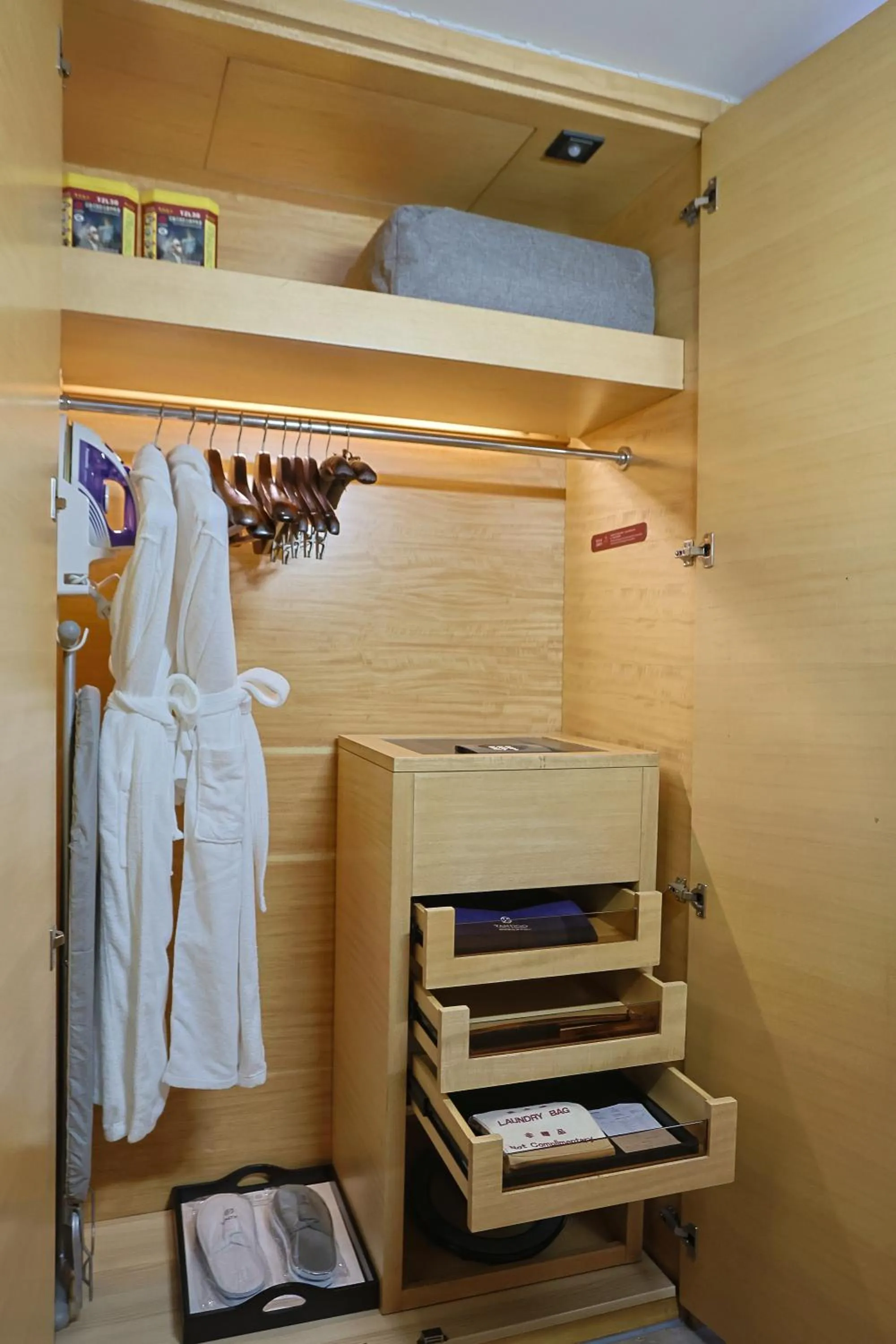 wardrobe in Expo Center Hotel - Free Shuttle Bus & Late Check-out