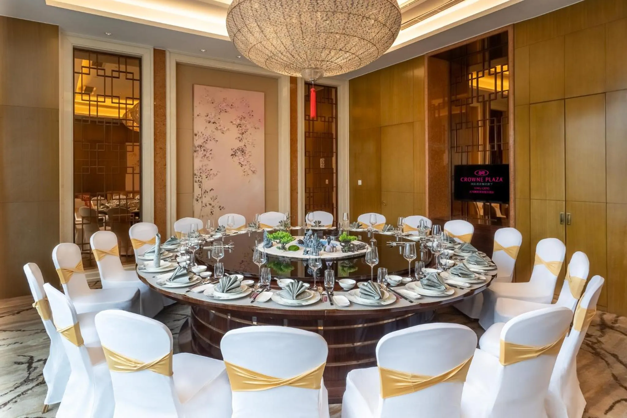 Restaurant/places to eat in Expo Center Hotel - Free Shuttle Bus & Late Check-out