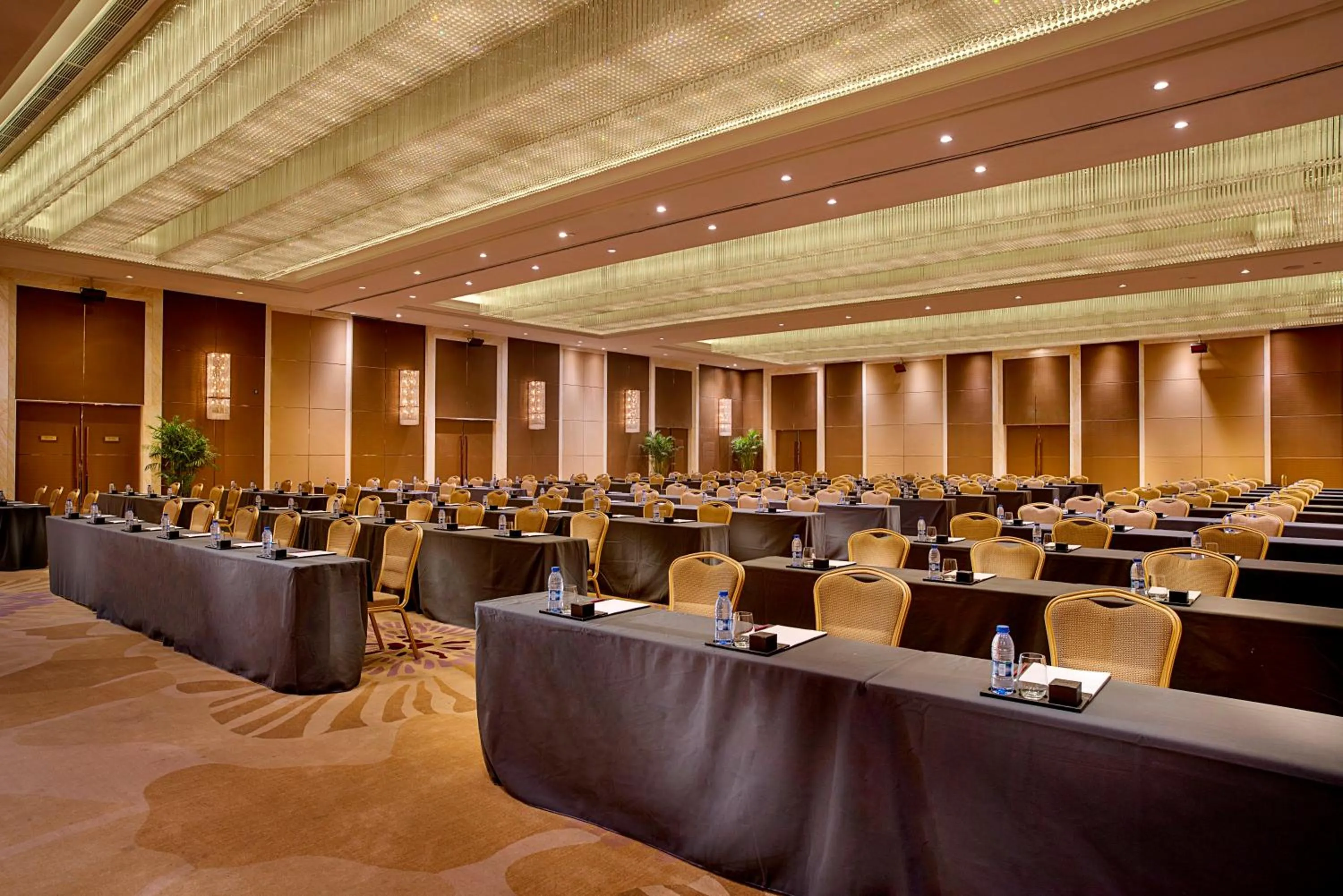 Banquet/Function facilities in Expo Center Hotel - Free Shuttle Bus & Late Check-out
