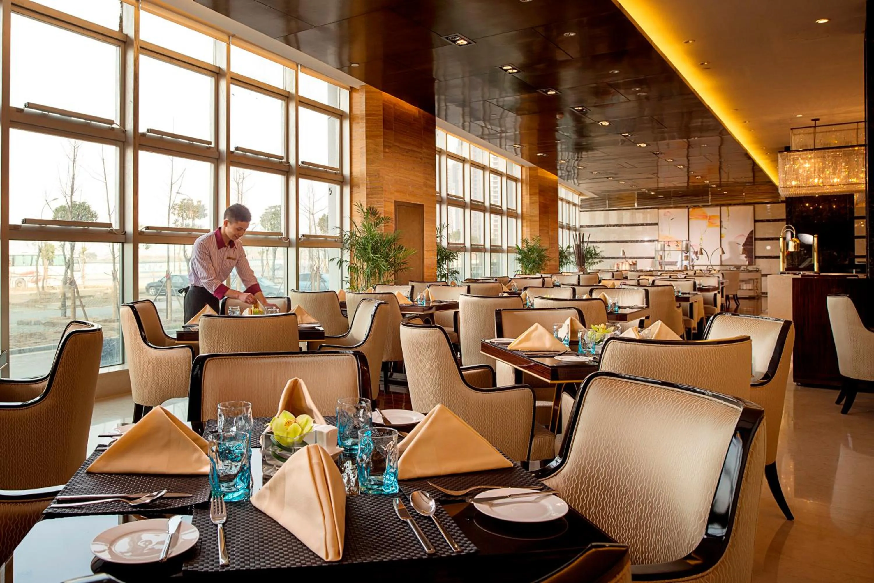 Restaurant/places to eat in Expo Center Hotel - Free Shuttle Bus & Late Check-out