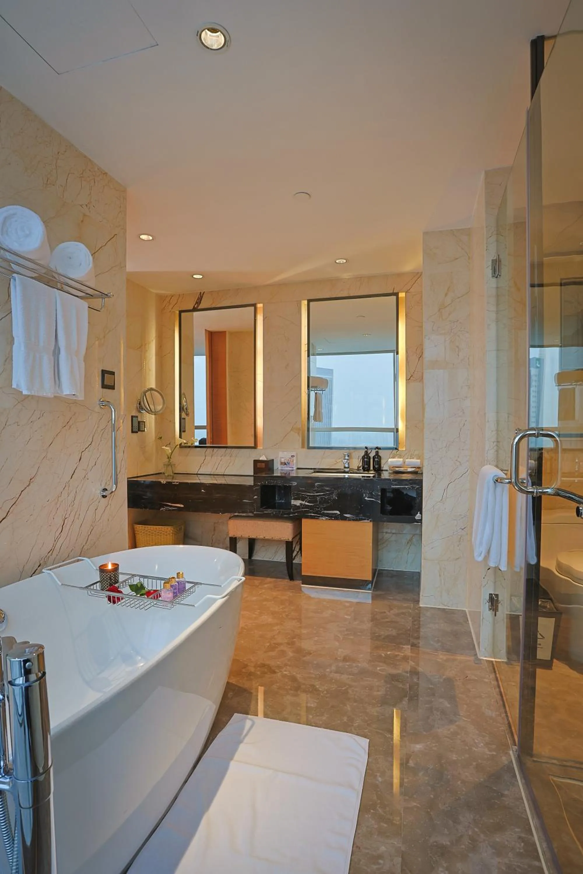 Toilet in Expo Center Hotel - Free Shuttle Bus & Late Check-out