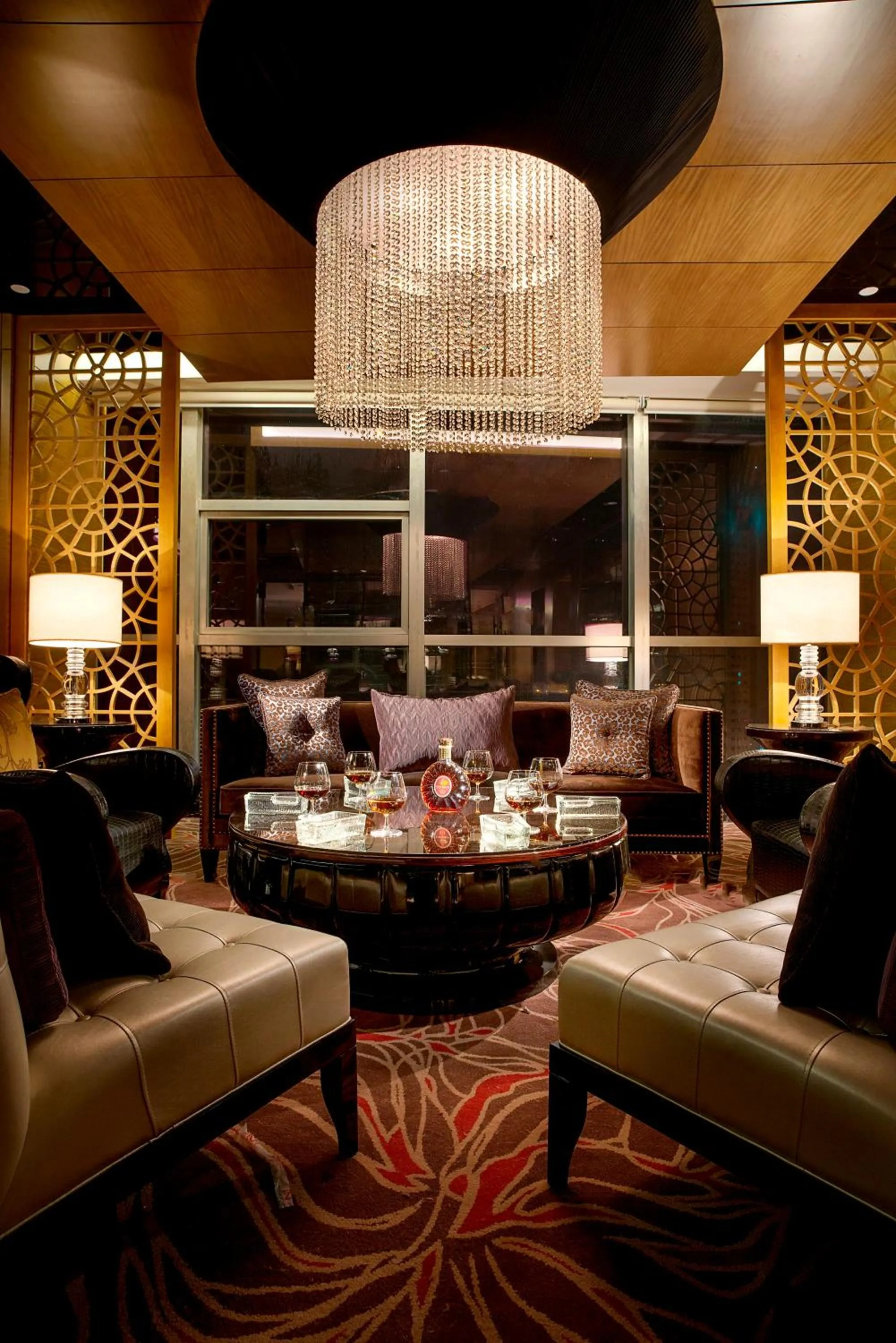 Lounge or bar in Expo Center Hotel - Free Shuttle Bus & Late Check-out