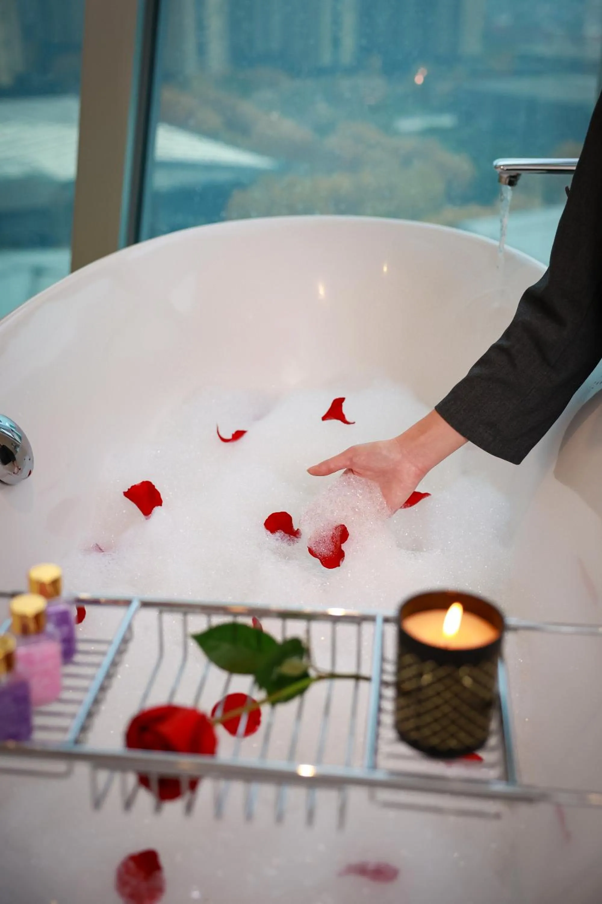 Bath in Expo Center Hotel - Free Shuttle Bus & Late Check-out