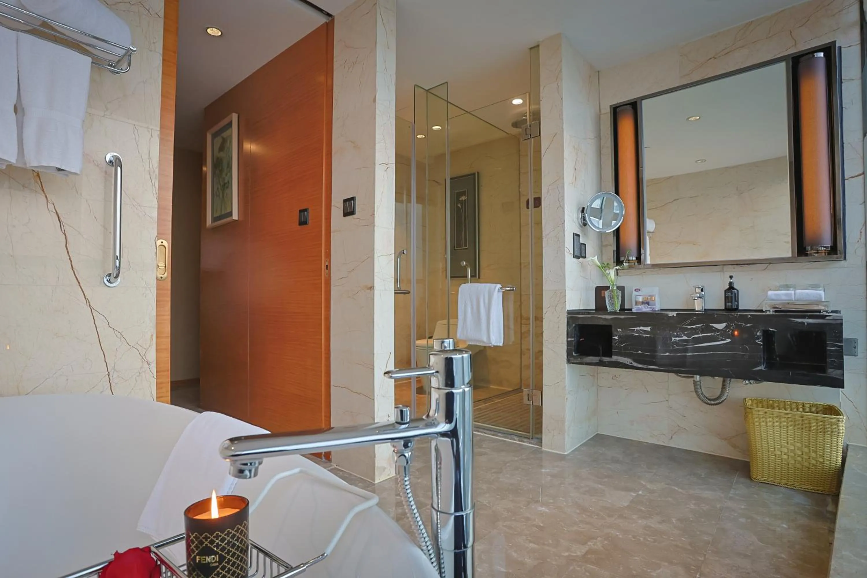 Bathroom in Expo Center Hotel - Free Shuttle Bus & Late Check-out