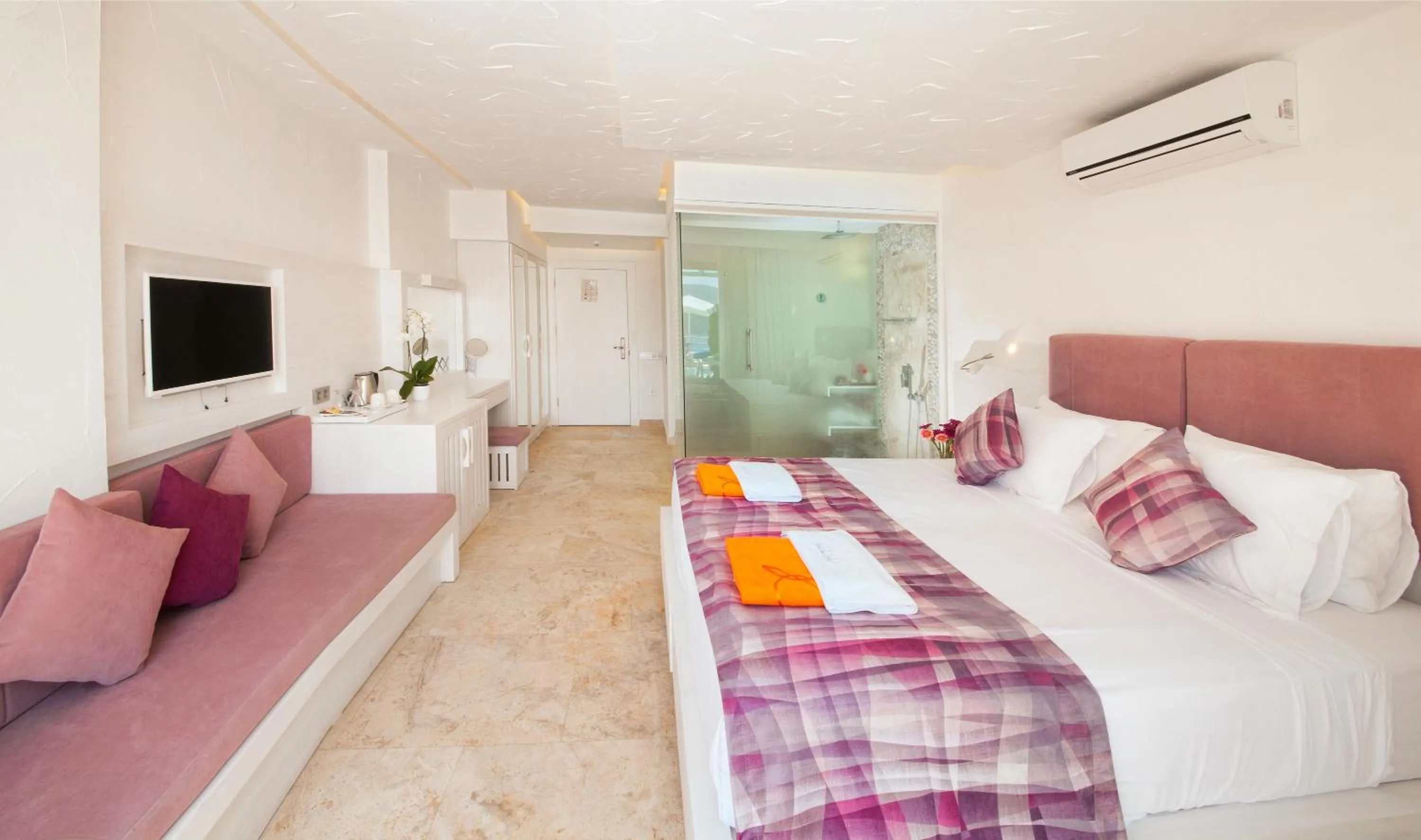 Photo of the whole room, Bed in Asfiya Sea View Hotel