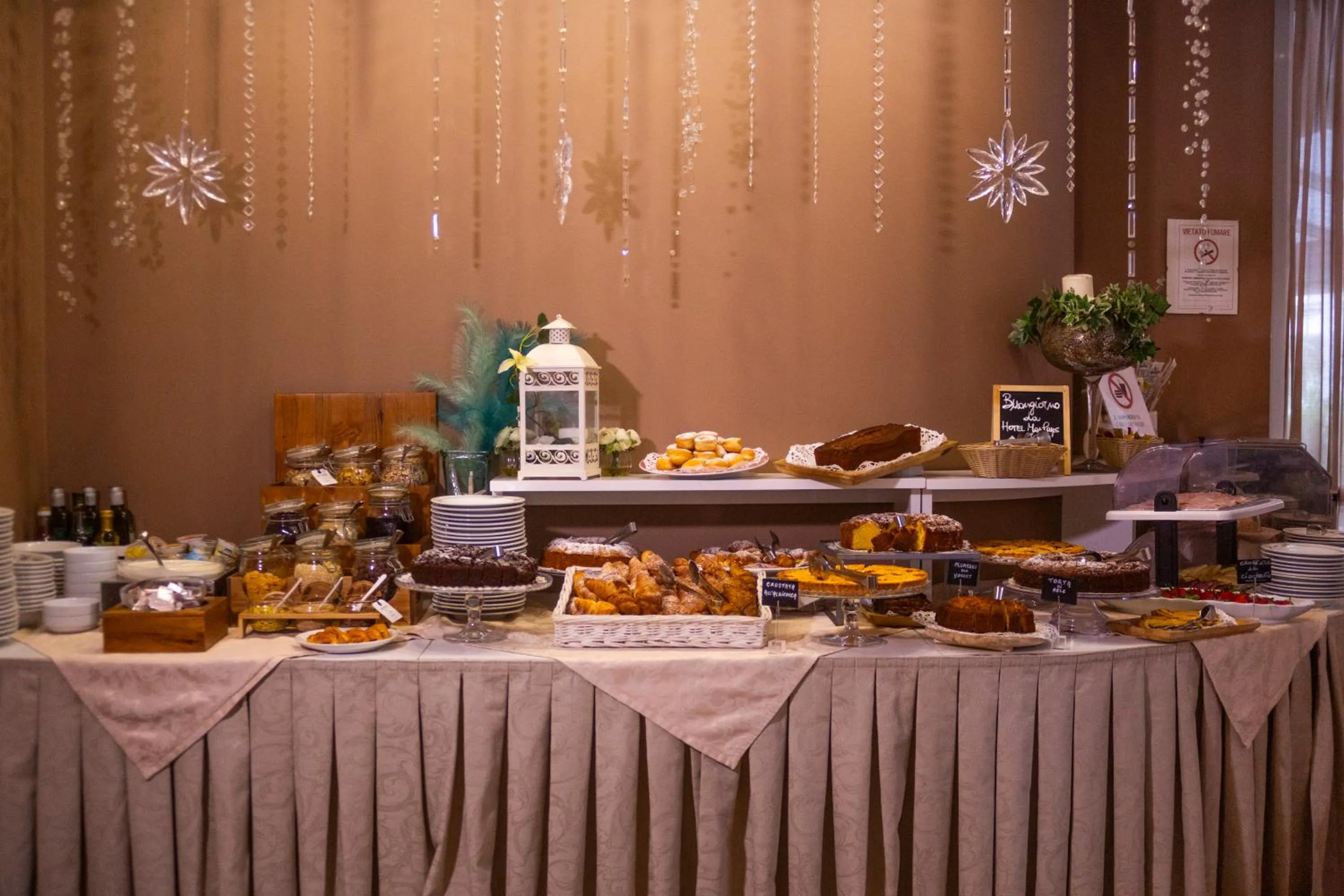 Breakfast in Hotel Mon Pays