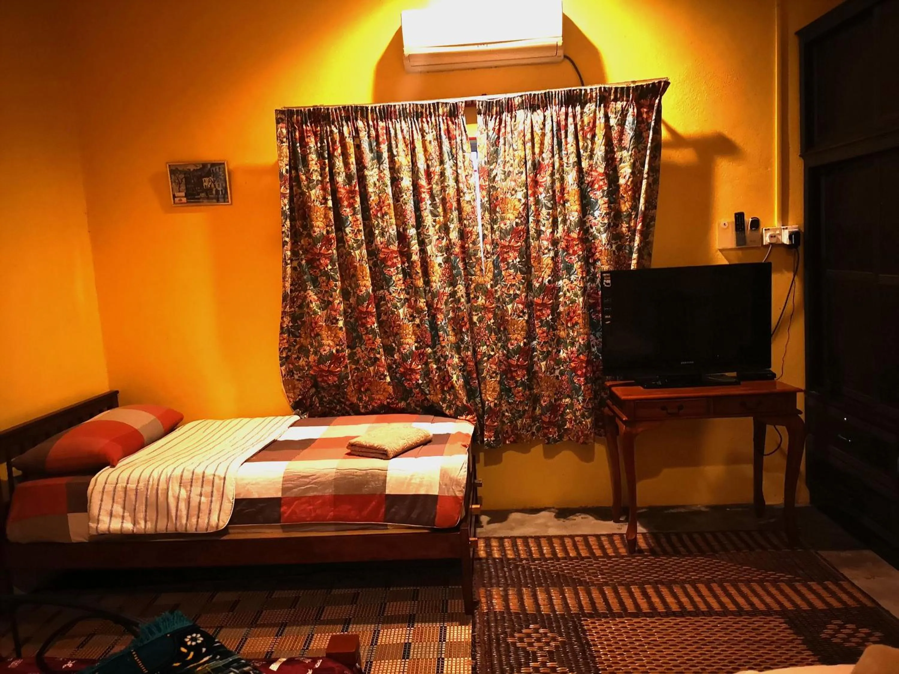 Bed in HOMESTAY Kampong KOTA AUR Resort with swimming pool, Kepala Batas, SEBERANG PERAI, PENANG -MOTAC registered Awarded ASEAN homestay standard Malaysia AWARD 2023-2028 Only 3 minutes from viral KG AGONG