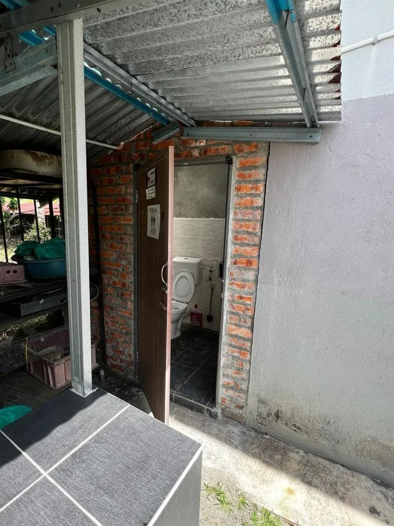 Toilet in HOMESTAY Kampong KOTA AUR Resort with swimming pool, Kepala Batas, SEBERANG PERAI, PENANG -MOTAC registered Awarded ASEAN homestay standard Malaysia AWARD 2023-2028 Only 3 minutes from viral KG AGONG