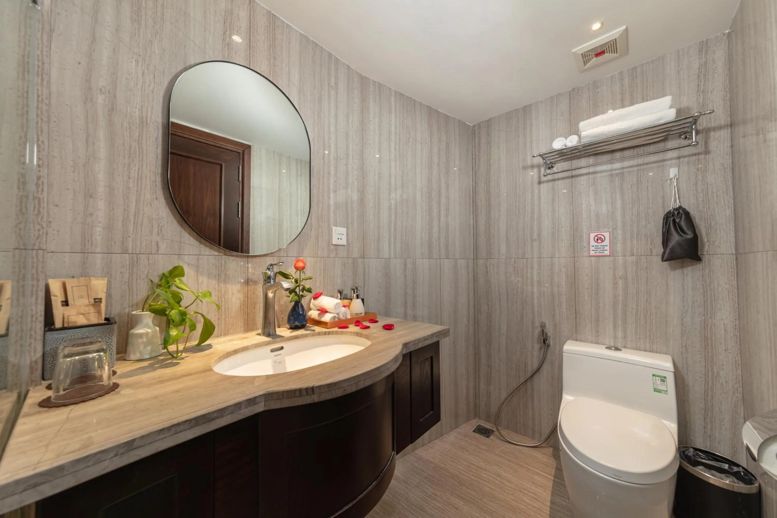 Bathroom in Hanoi Calista Hotel & Spa