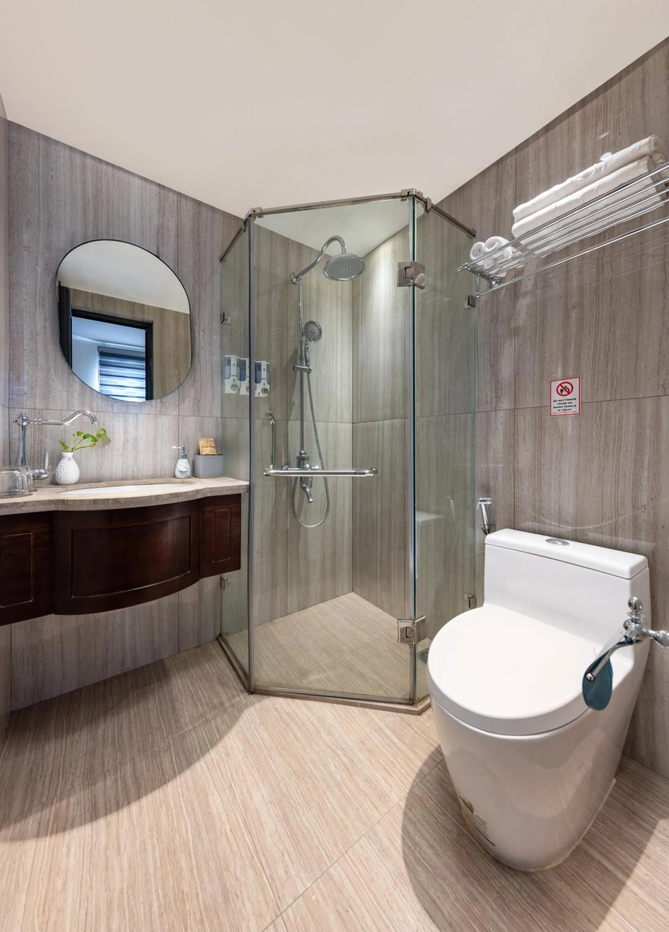 Toilet in Hanoi Calista Hotel & Spa