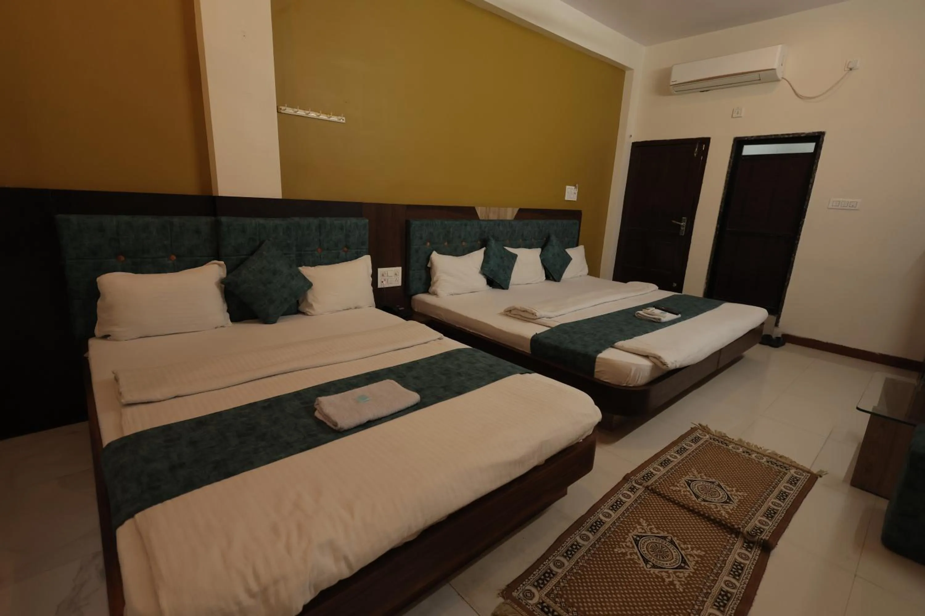 Bed in Hotel Shivalay Palace