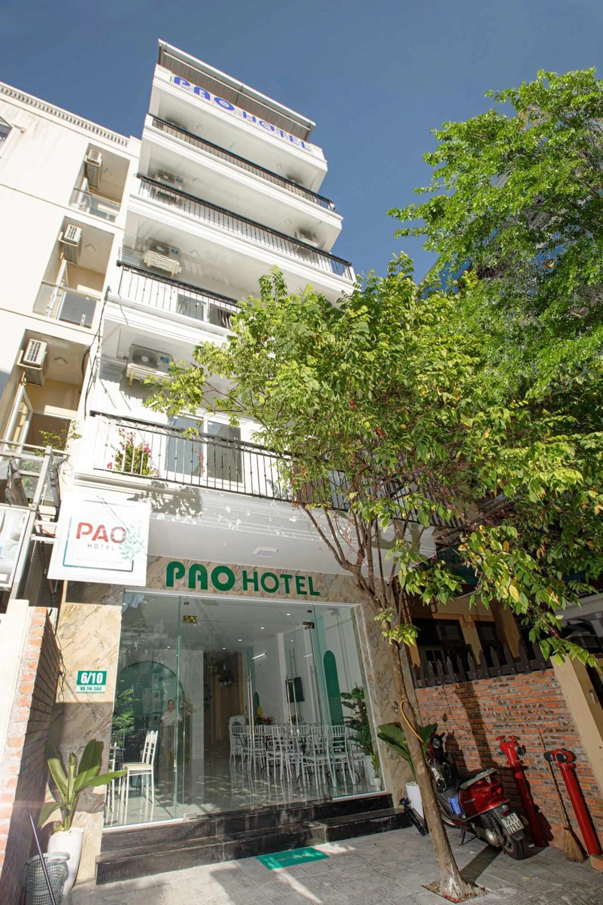 Property building in Pao Hotel