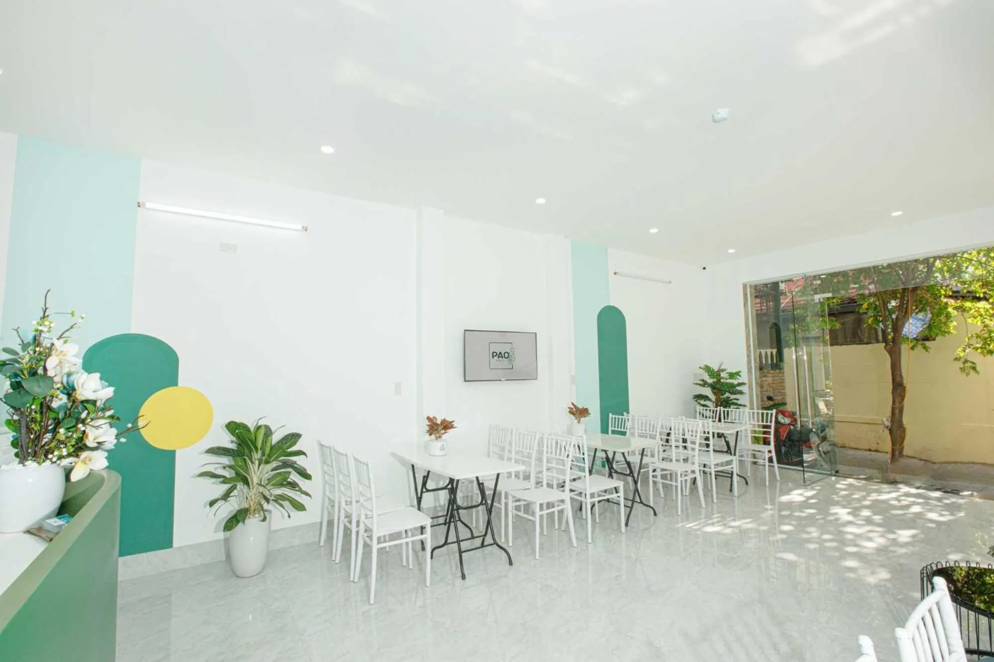 Restaurant/places to eat in Pao Hotel