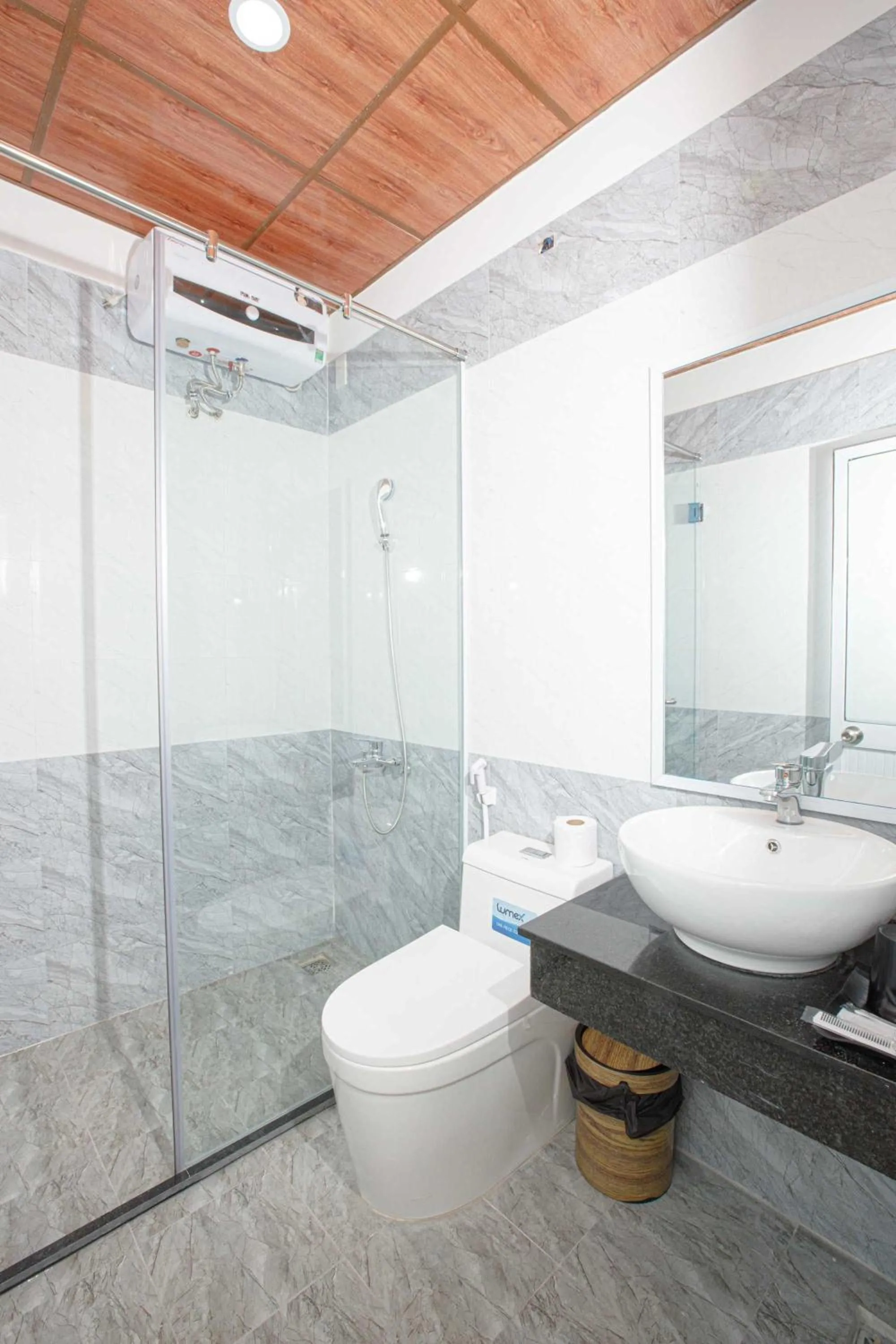 Bathroom in Pao Hotel