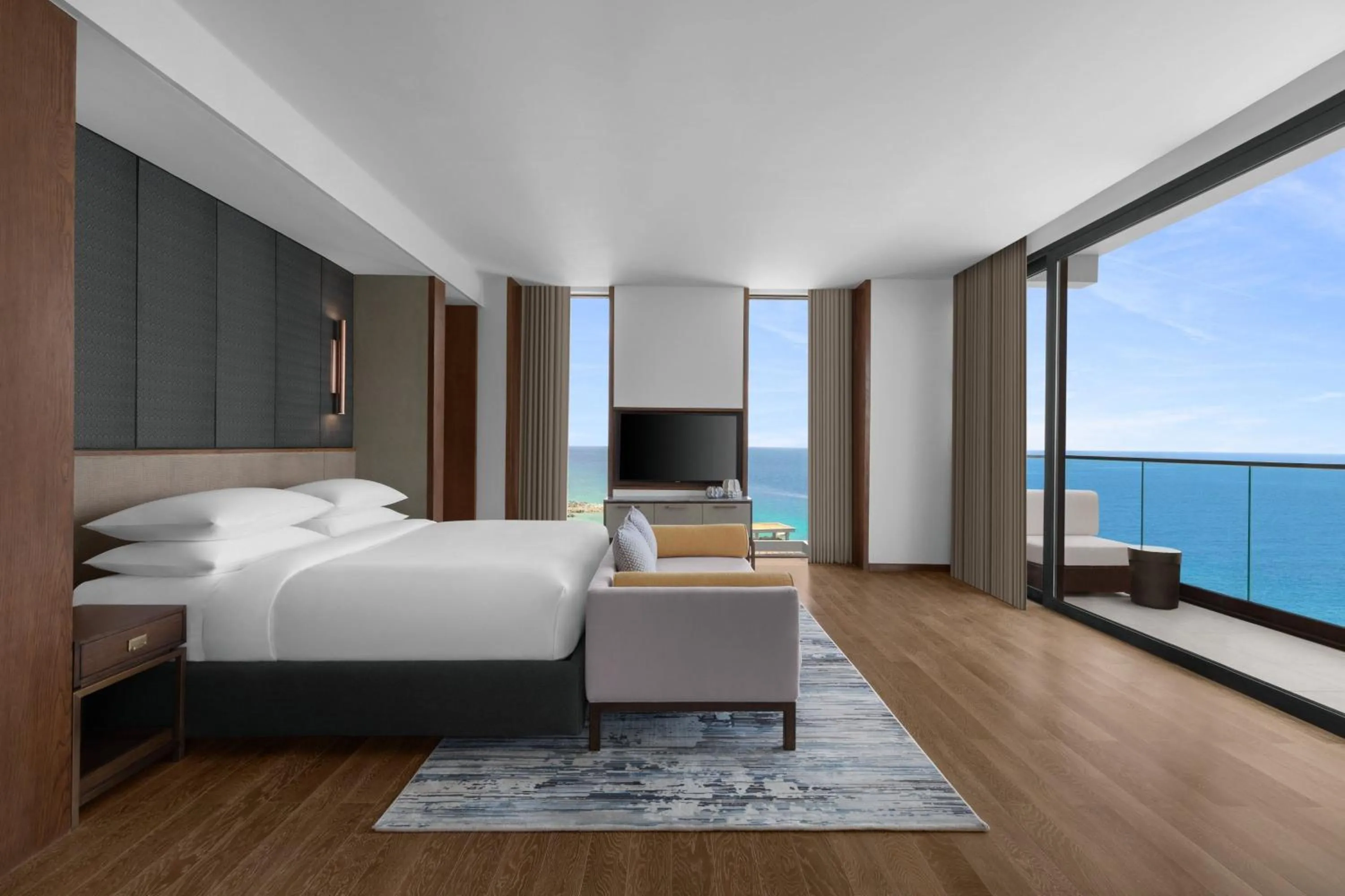 Bedroom, Bed in Sheraton Cebu Mactan Resort