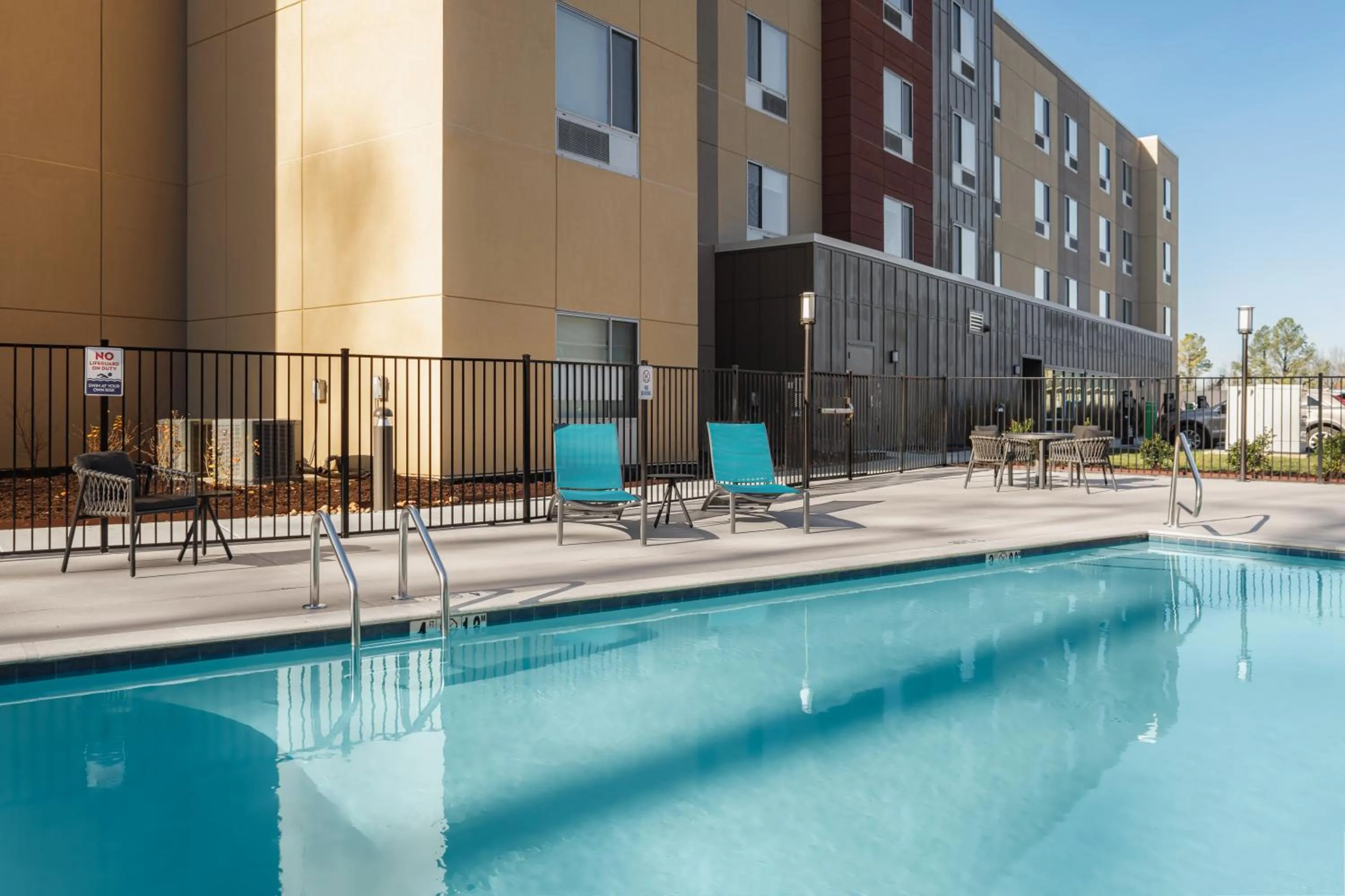 Swimming pool in TownePlace Suites by Marriott Chattanooga South, East Ridge