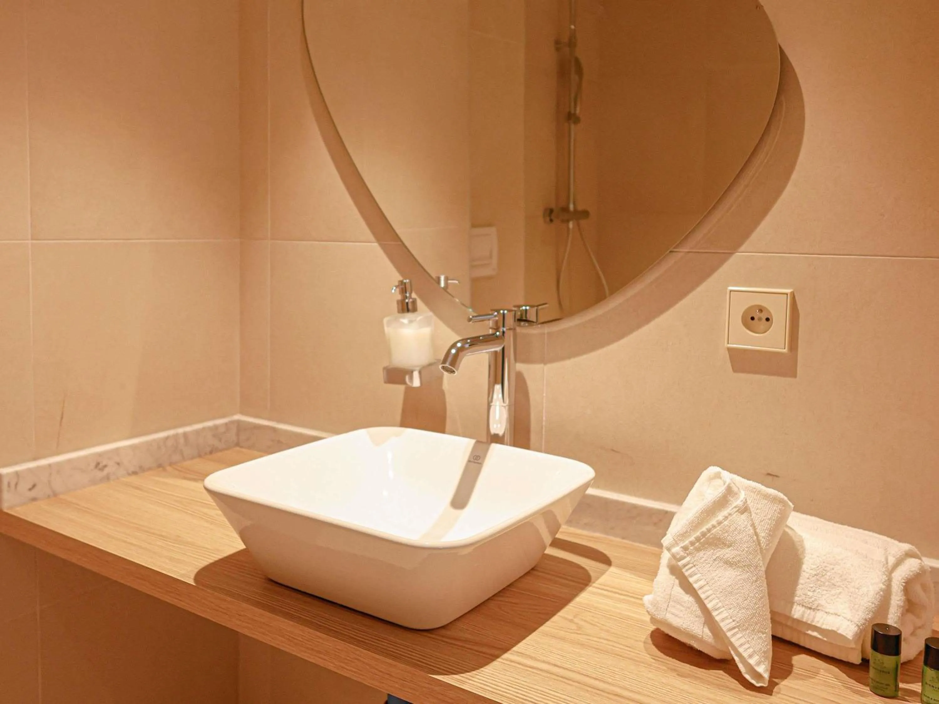 Bedroom in Ibis Styles Mayotte Aéroport