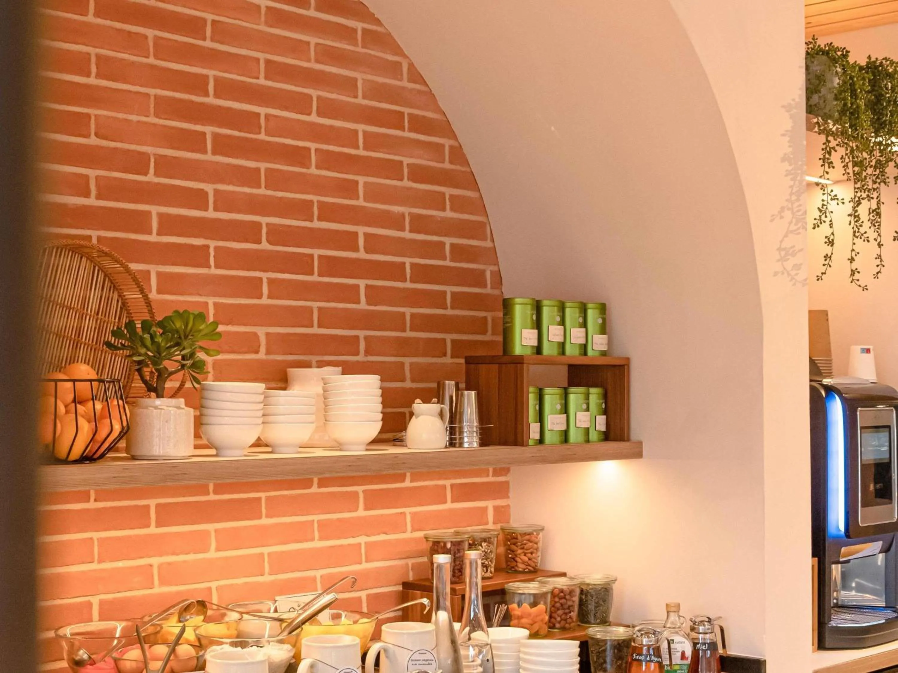 Restaurant/places to eat in ibis Styles Montauban