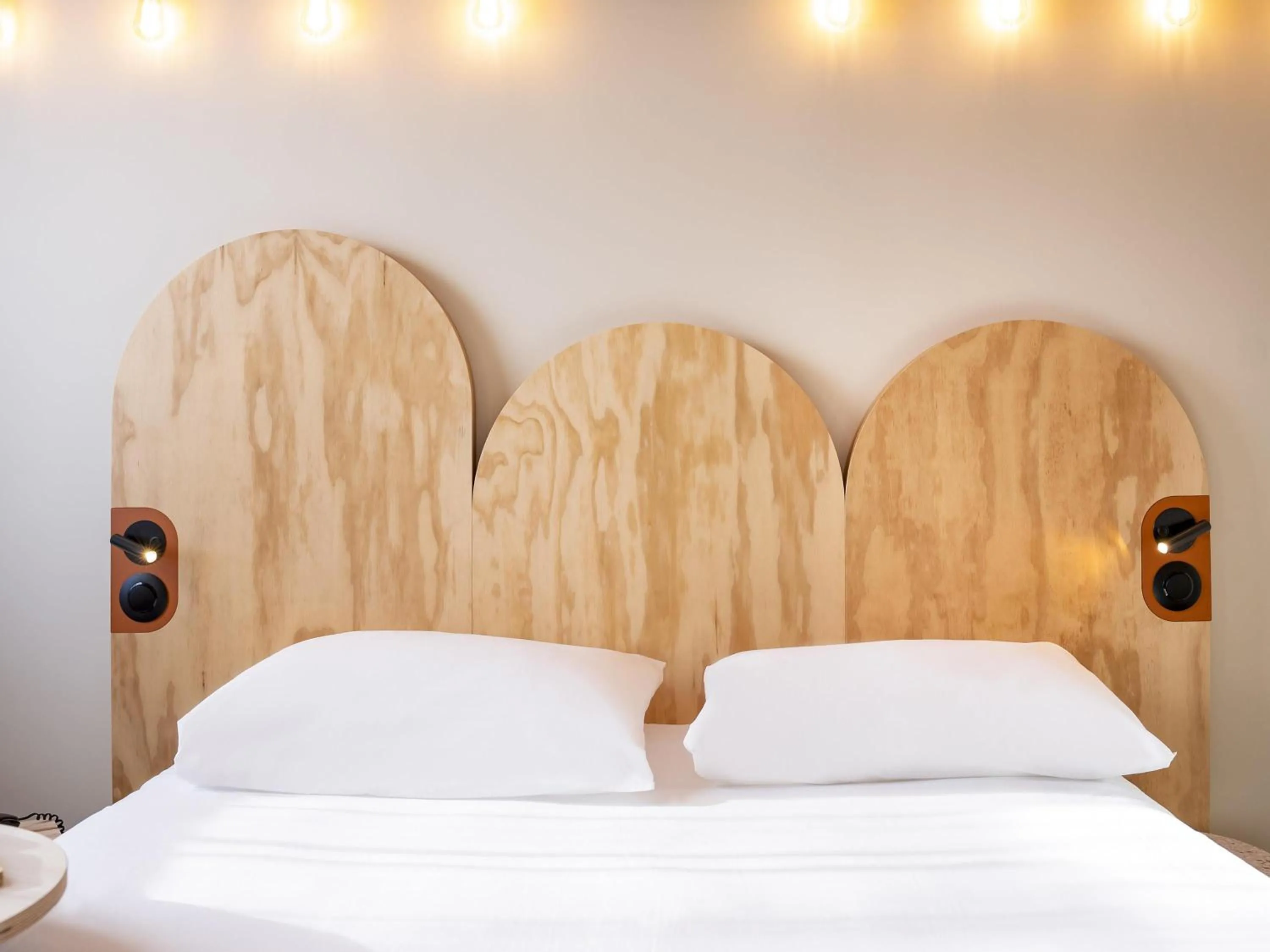 Bedroom, Bed in ibis Styles Montauban