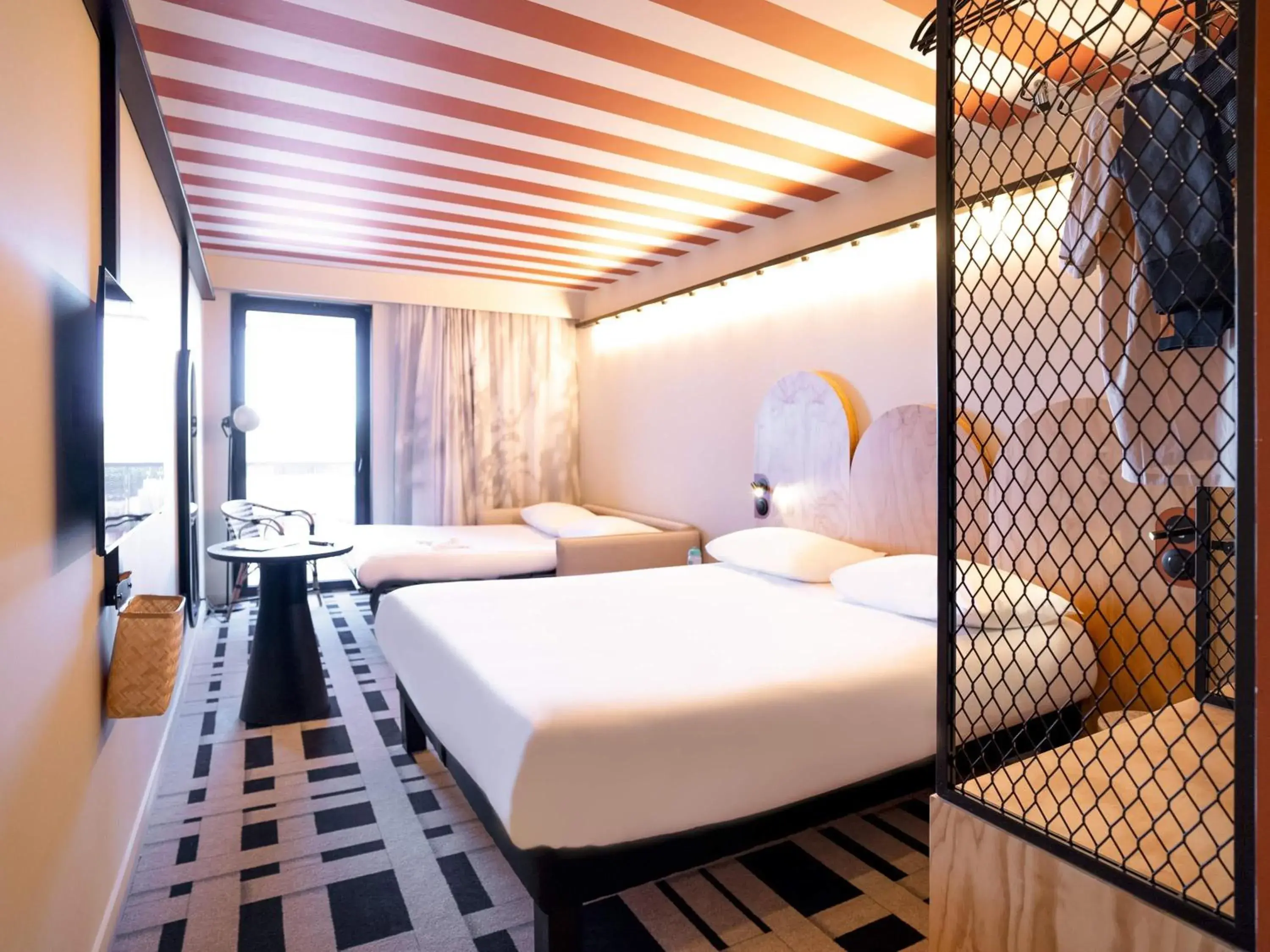 Family Room with double bed and sofa bed - single occupancy in ibis Styles Montauban Family Room with double bed and sofa bed - single occupancy in ibis Styles Montauban