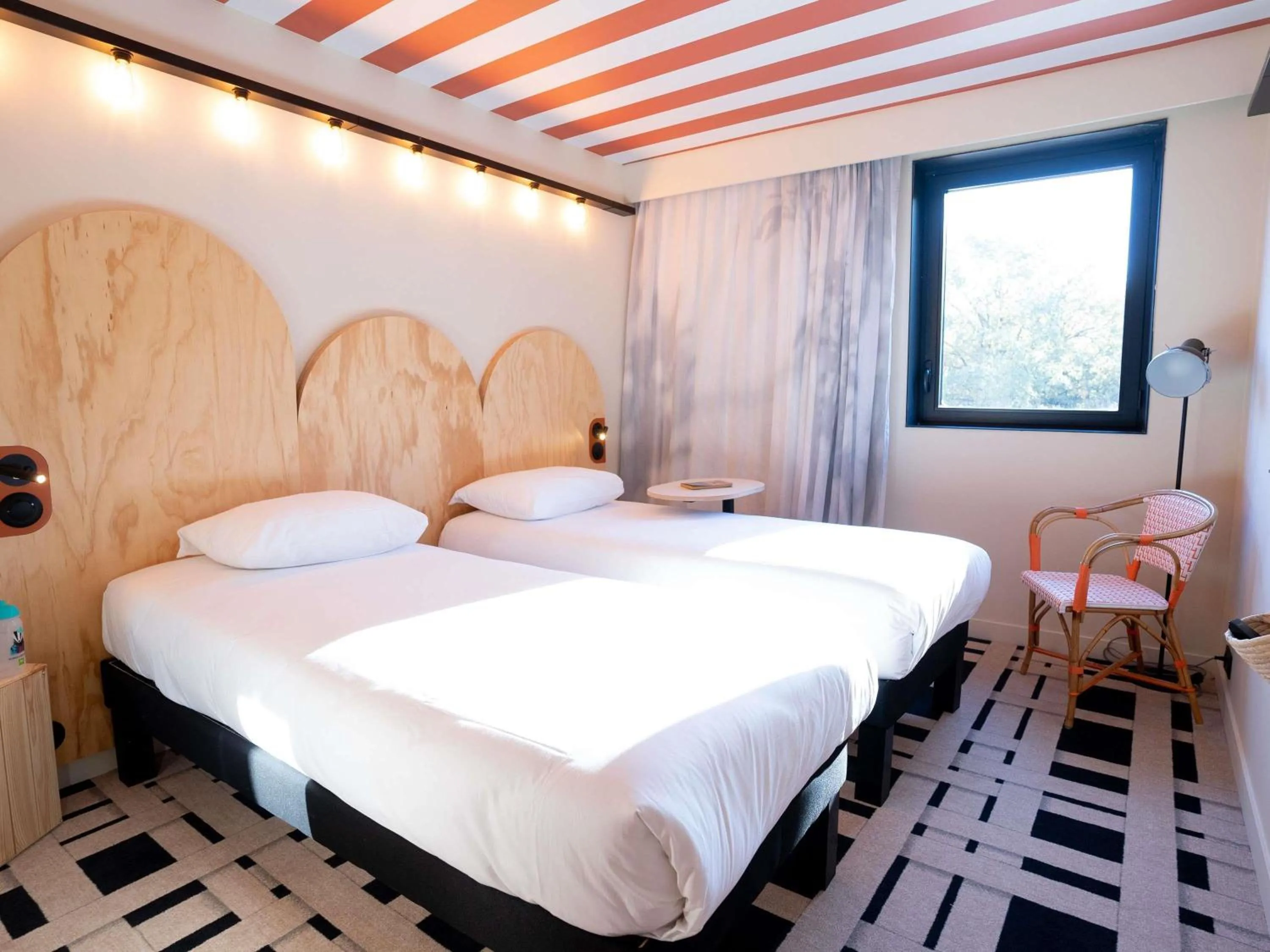 Bedroom, Bed in ibis Styles Montauban