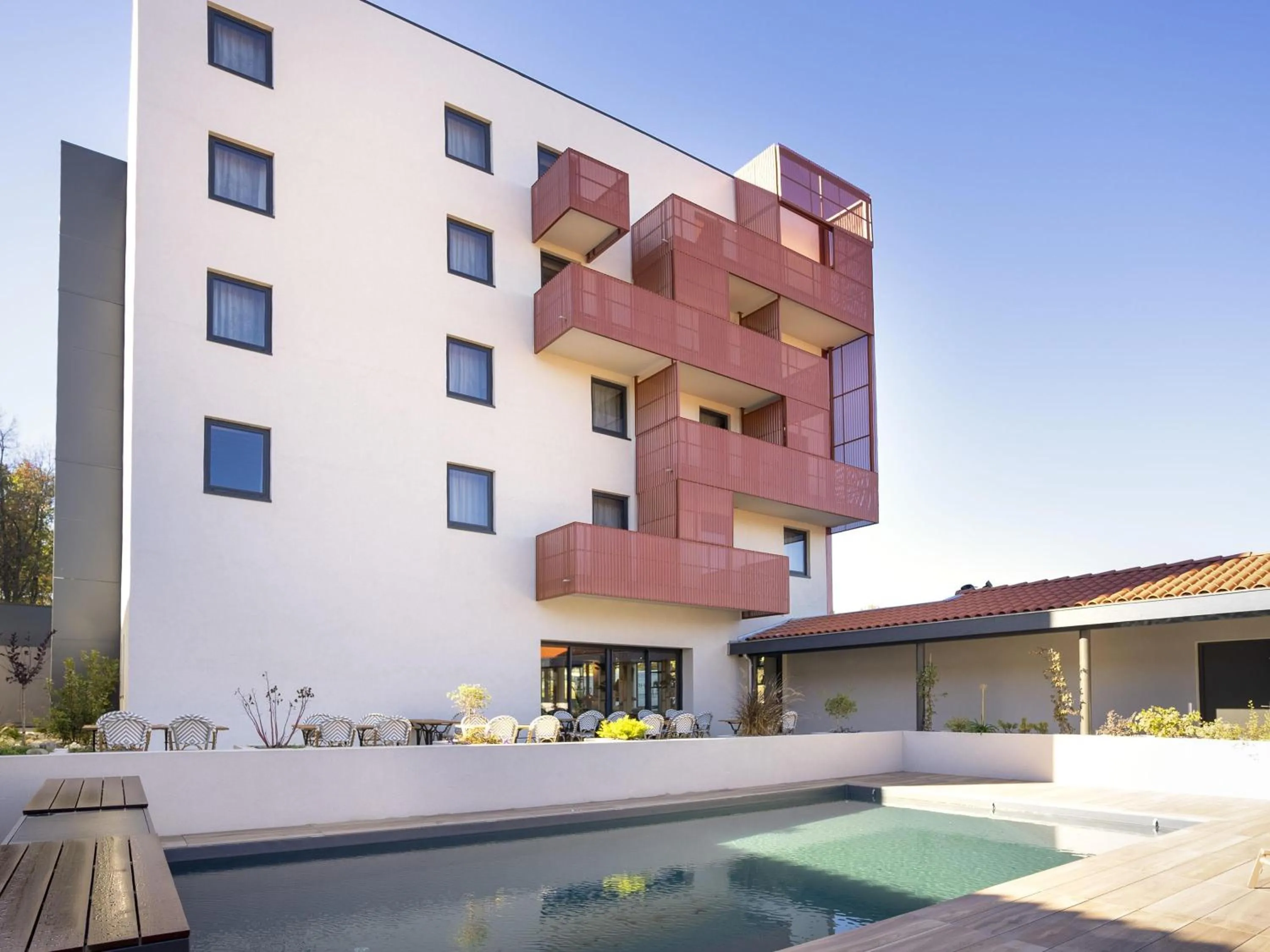 Pool view in ibis Styles Montauban