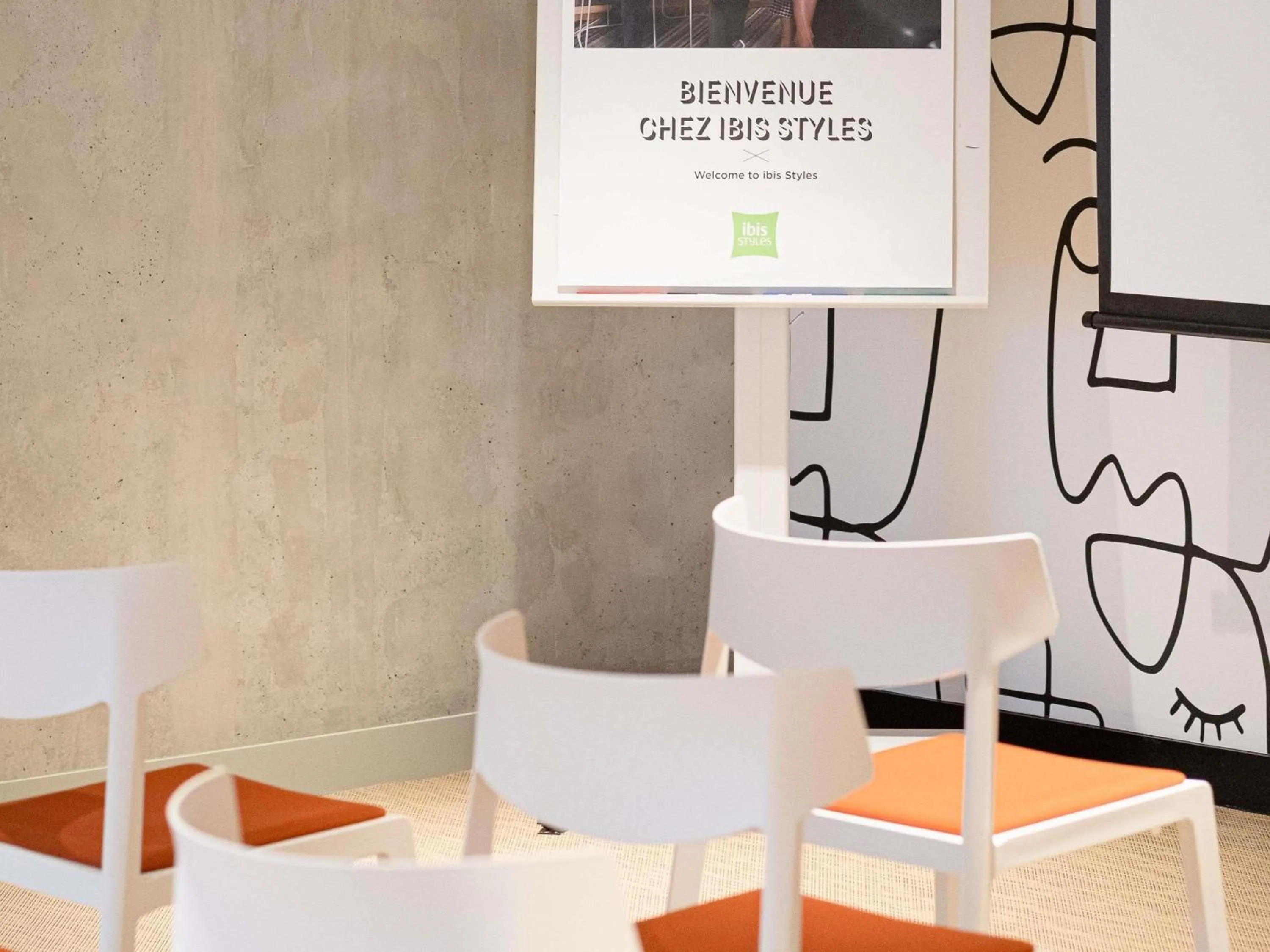 Meeting/conference room in ibis Styles Montauban