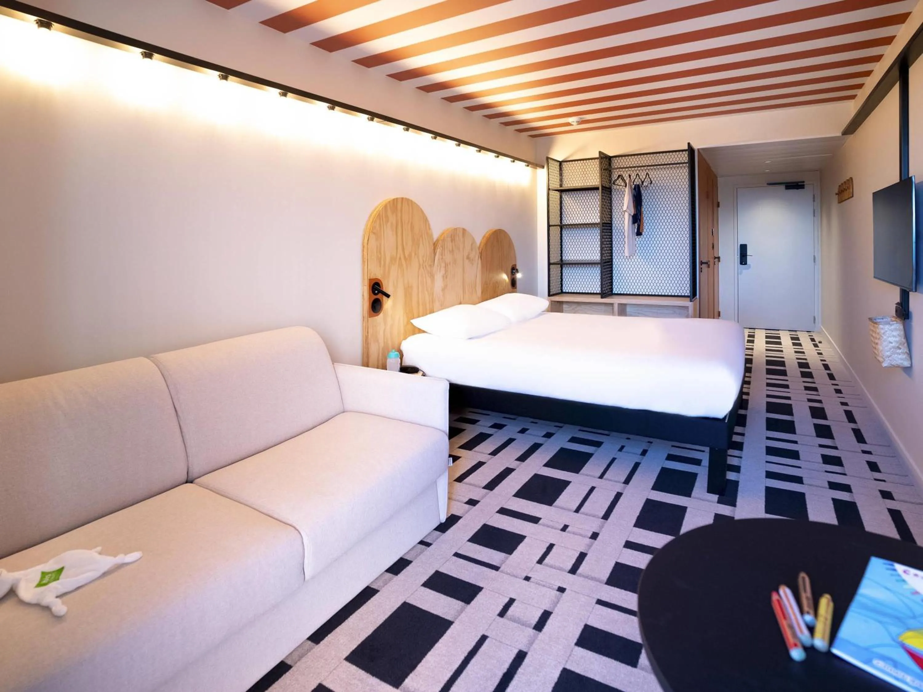 Bedroom, Bed in ibis Styles Montauban