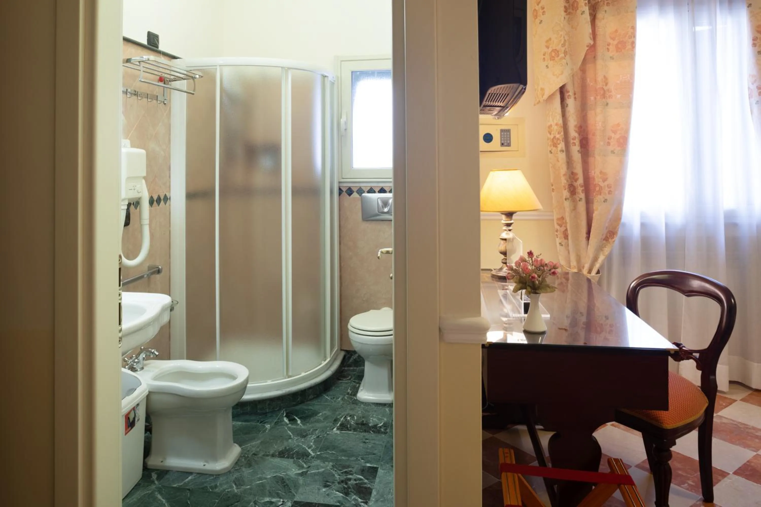 Bathroom in Hotel Trinacria