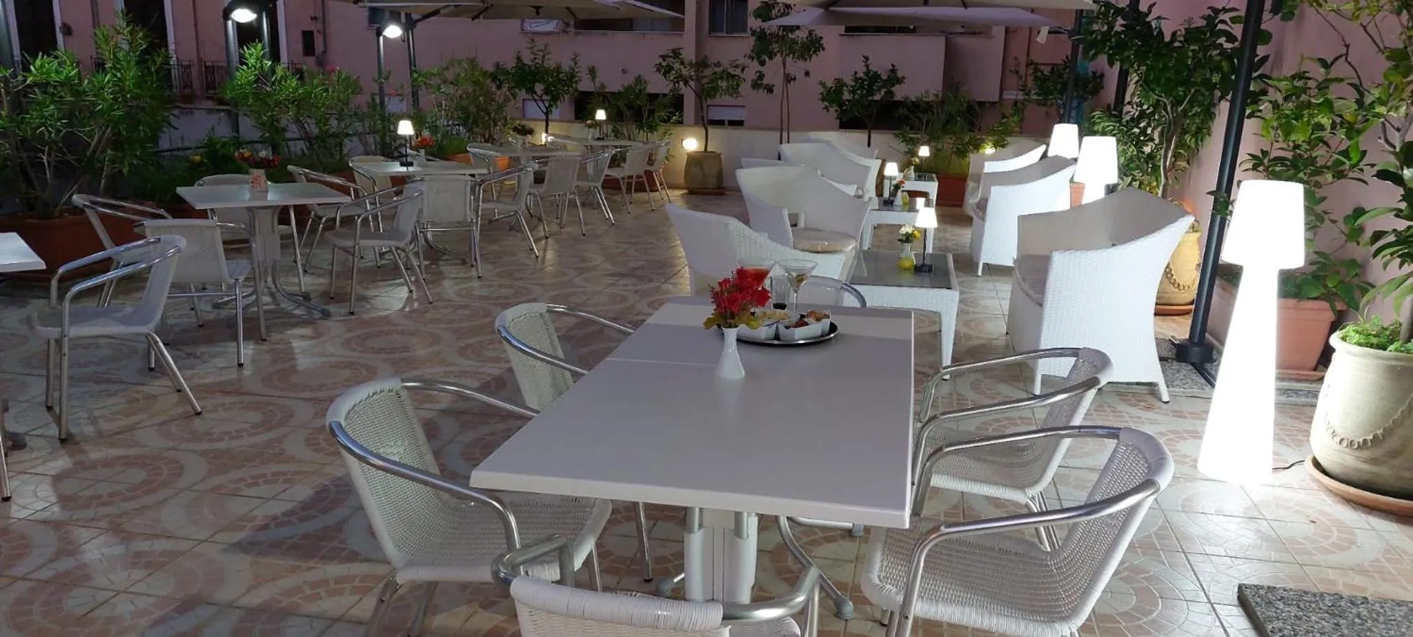 Restaurant/places to eat in Hotel Trinacria