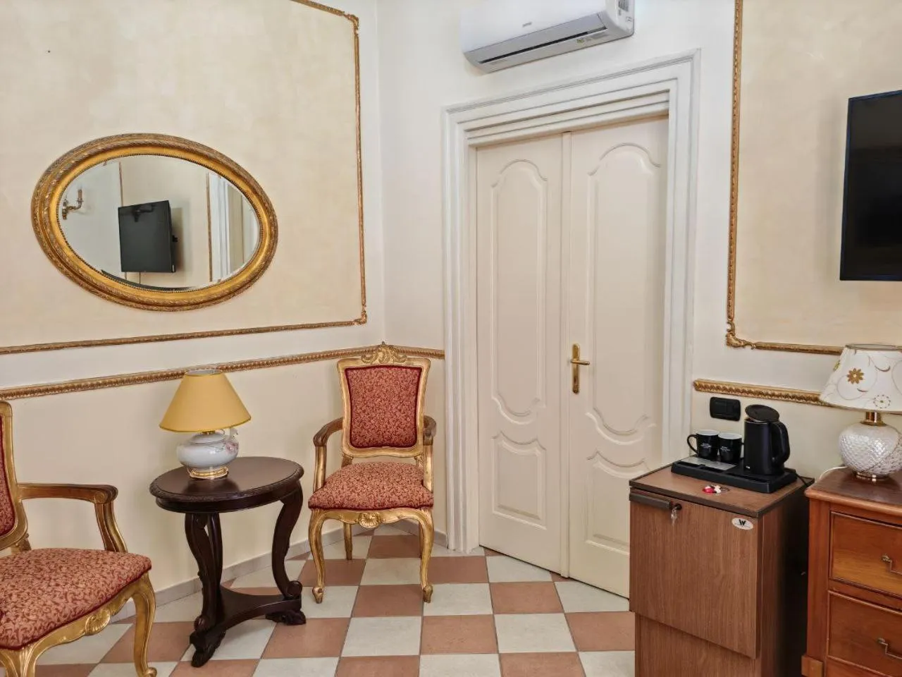 TV and multimedia in Hotel Trinacria