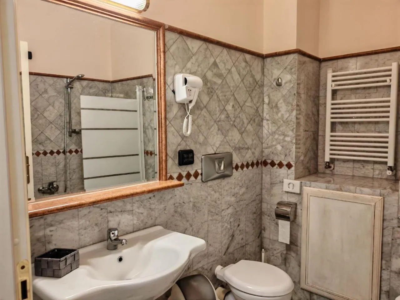 Toilet in Hotel Trinacria