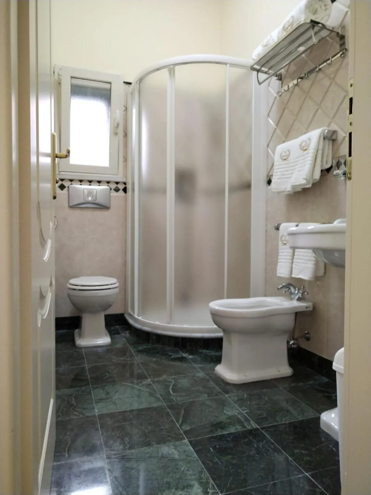 Shower in Hotel Trinacria