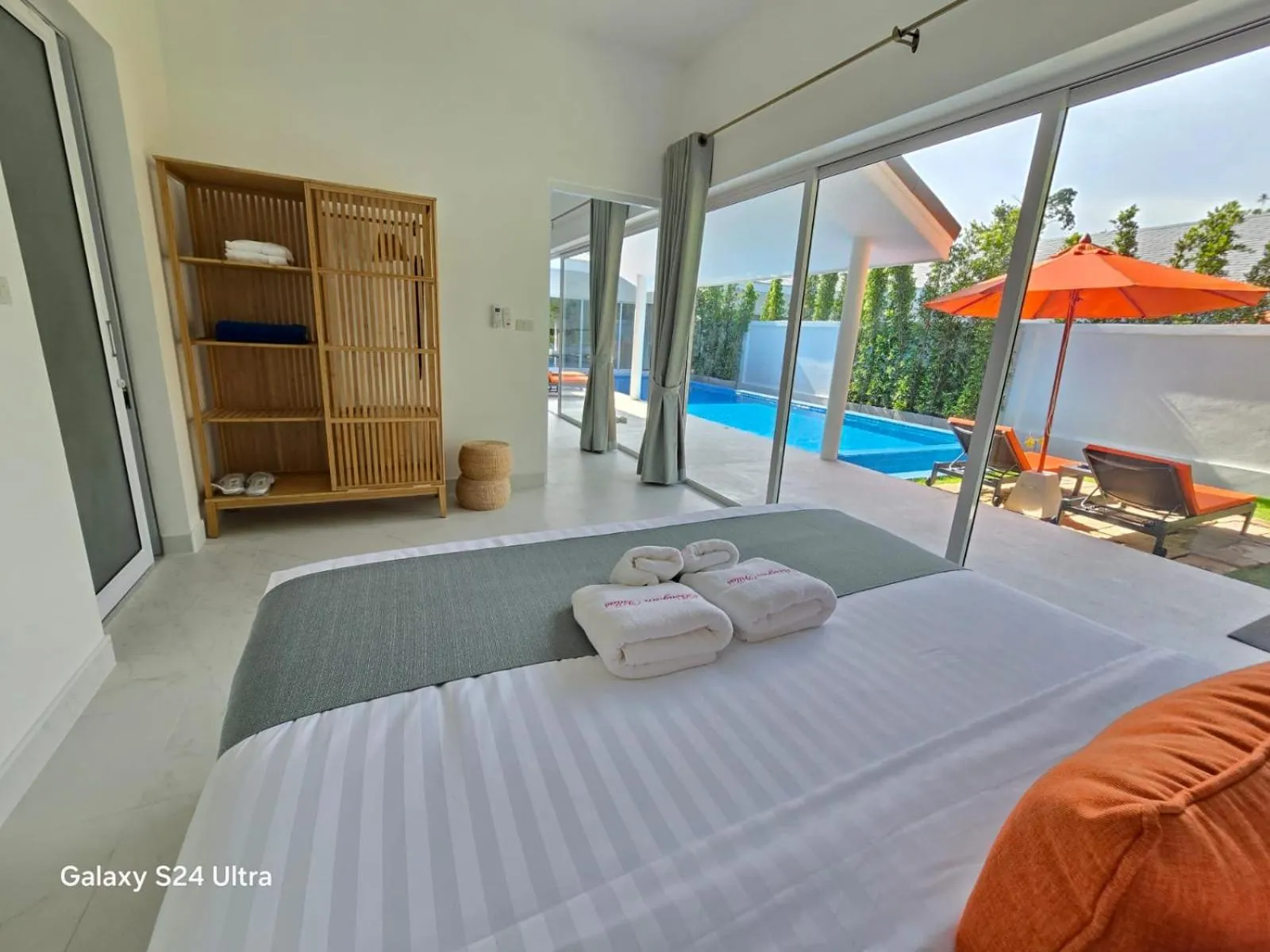 Bedroom, Bed in Bougain Villas
