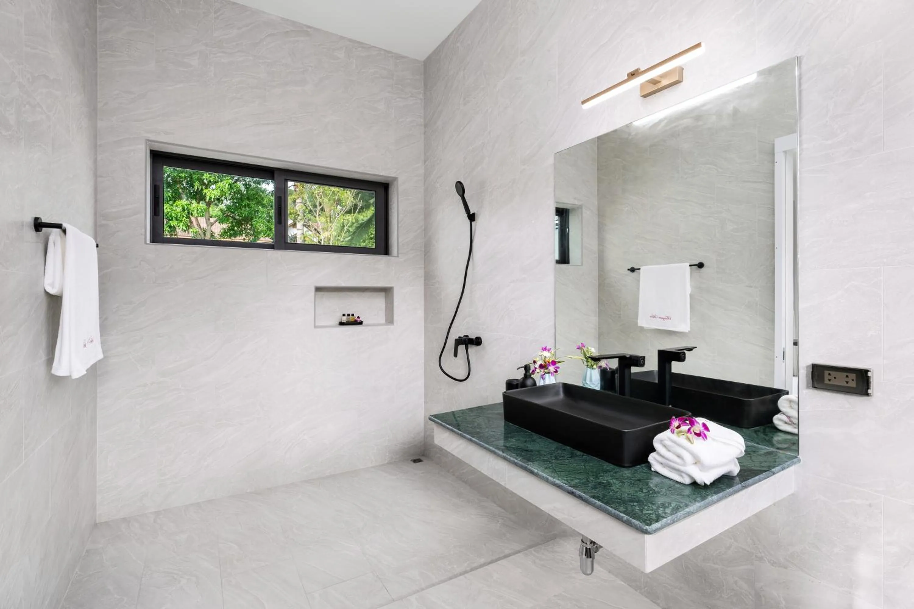 Bathroom in Bougain Villas