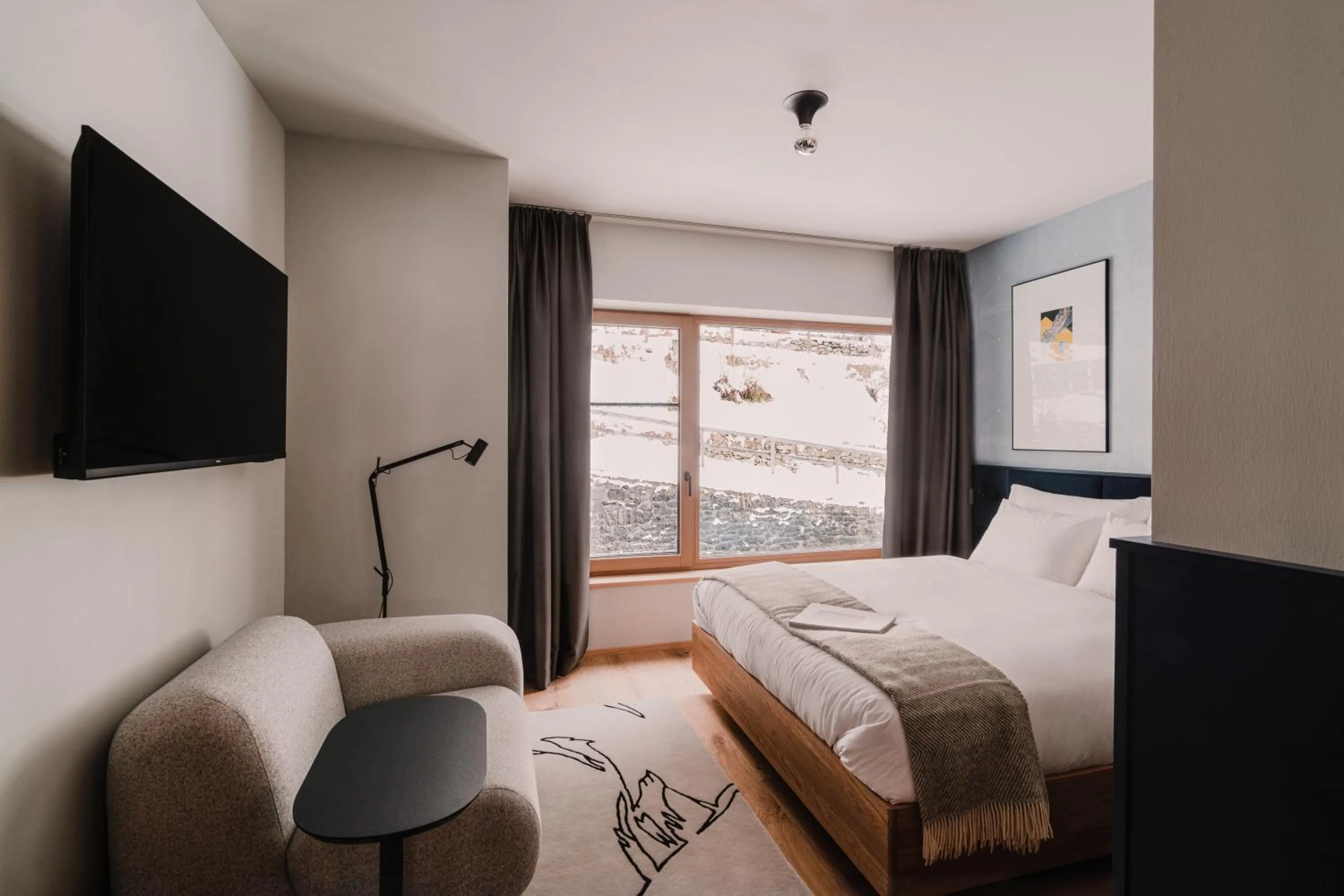 Photo of the whole room, Bed in The Comodo Bad Gastein, a Member of Design Hotels