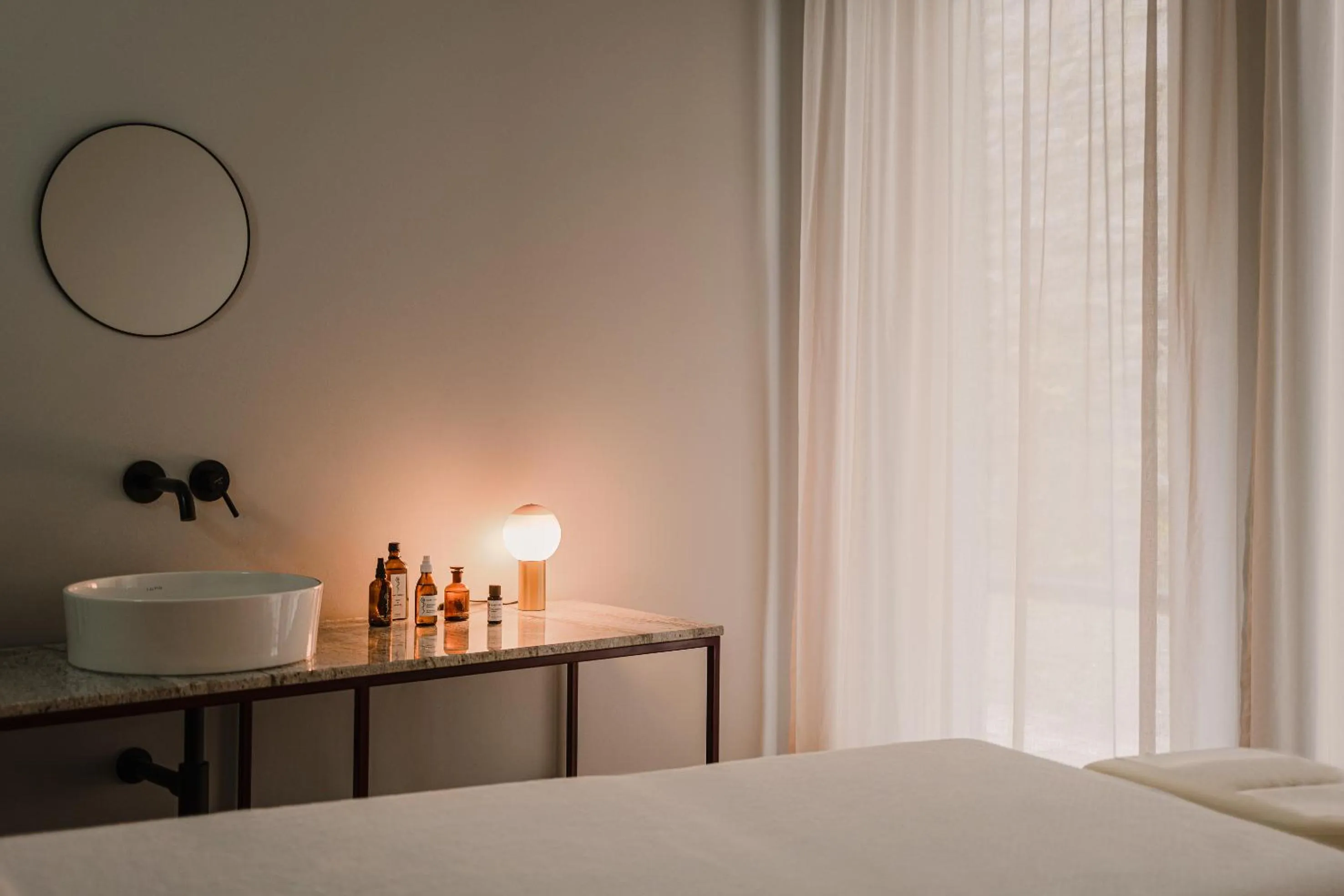 Massage, Bed in The Comodo Bad Gastein, a Member of Design Hotels